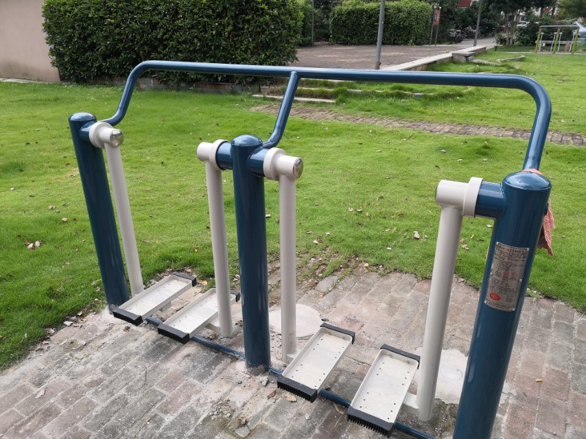 二位太空漫步機(jī)