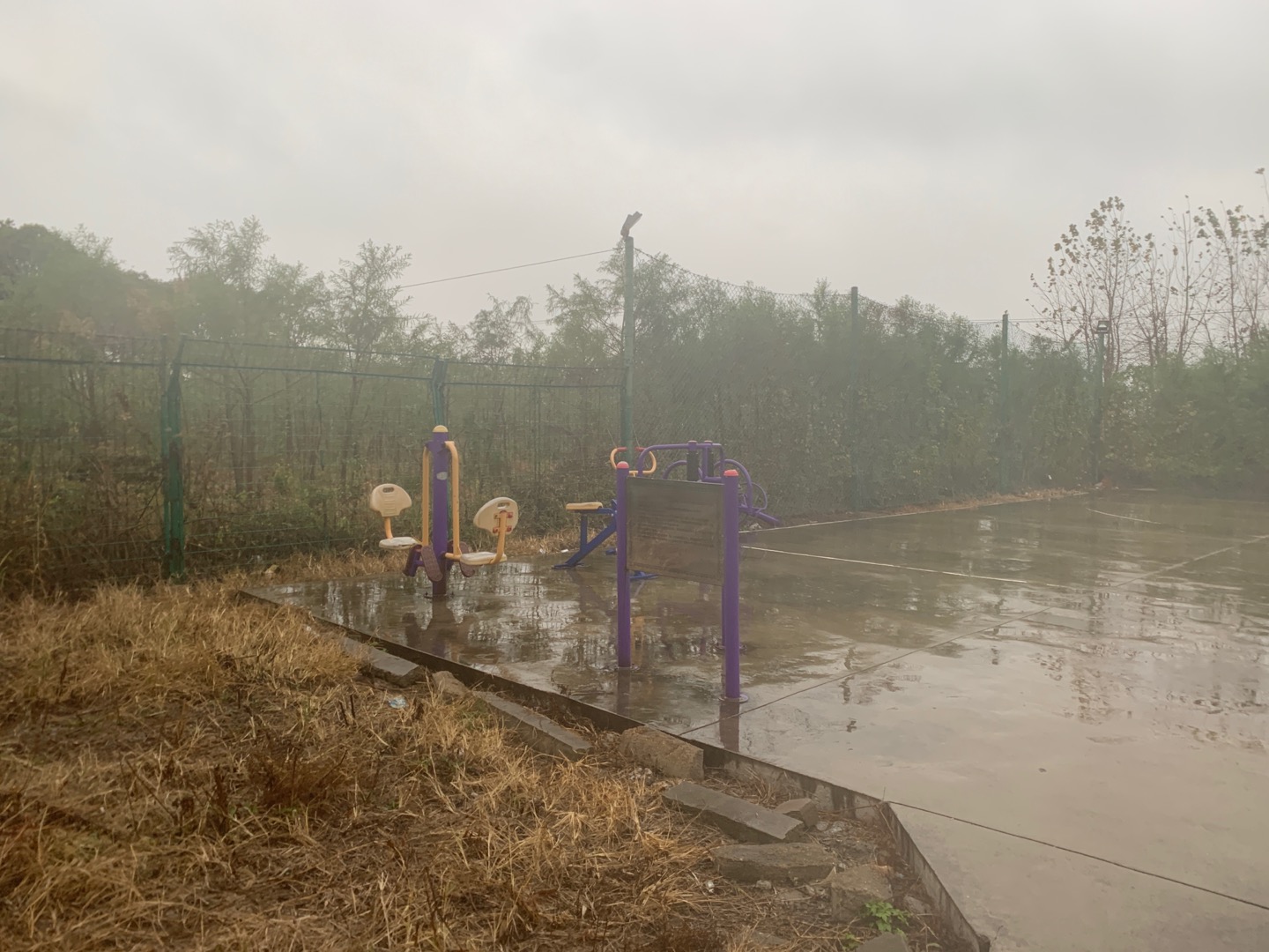 泥城居委健身點(diǎn)