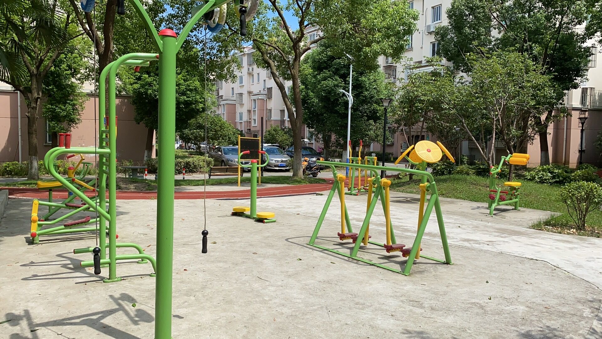 歐風(fēng)家園77弄西側(cè)小花園