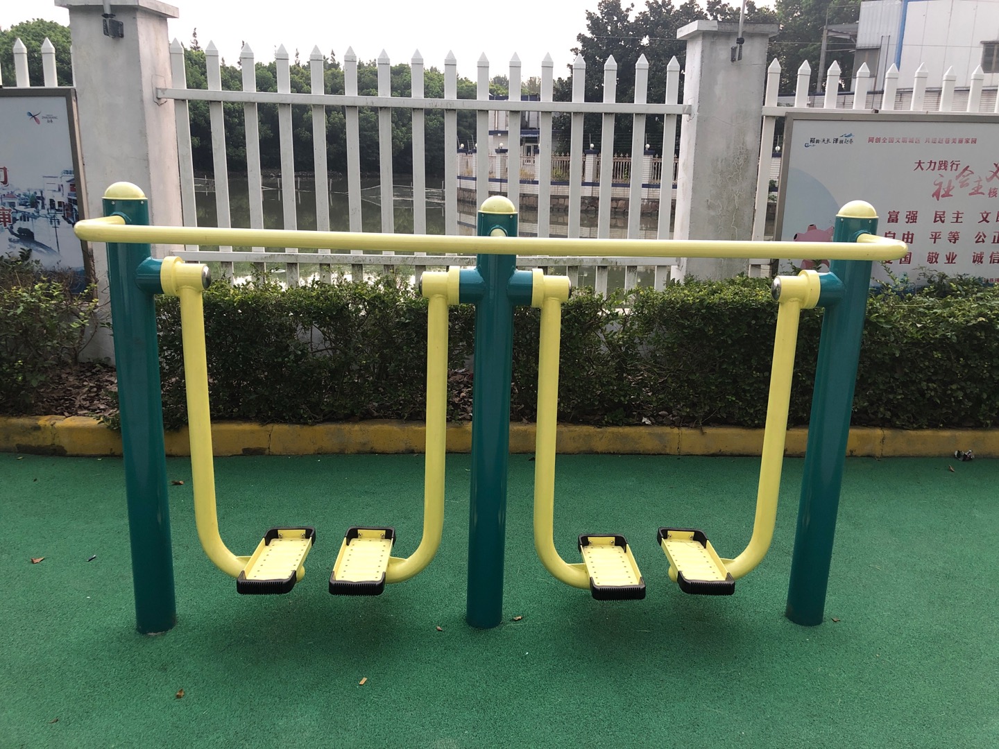 雙位太空漫步機