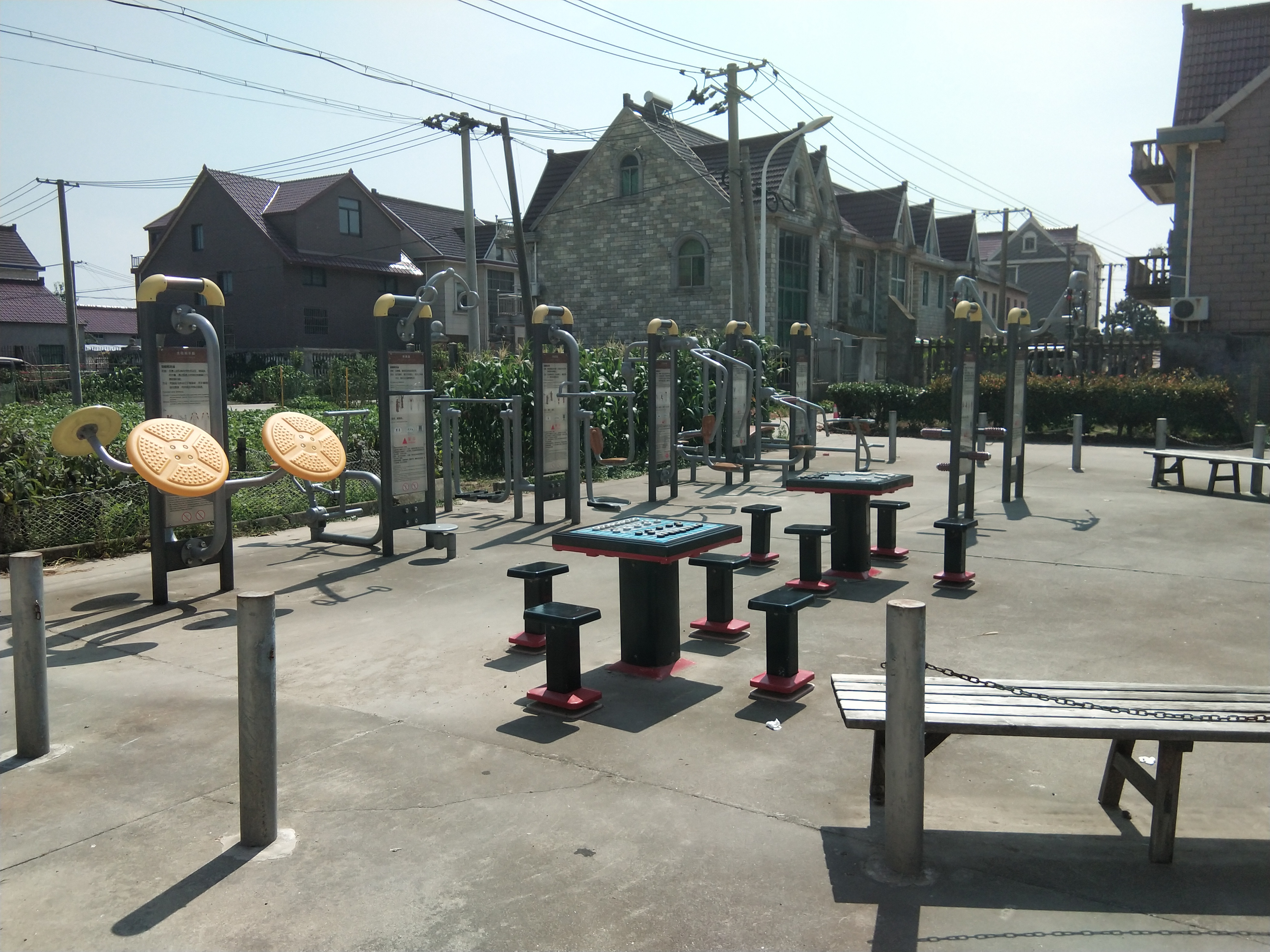 平安居委平盛小區(qū)市民益智健身苑點