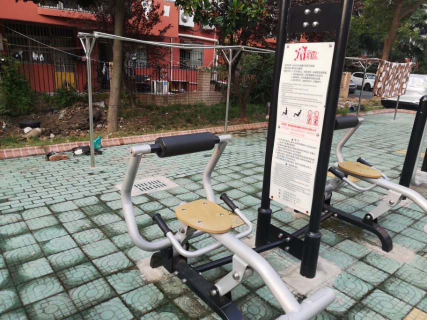 自重式背部訓(xùn)練器