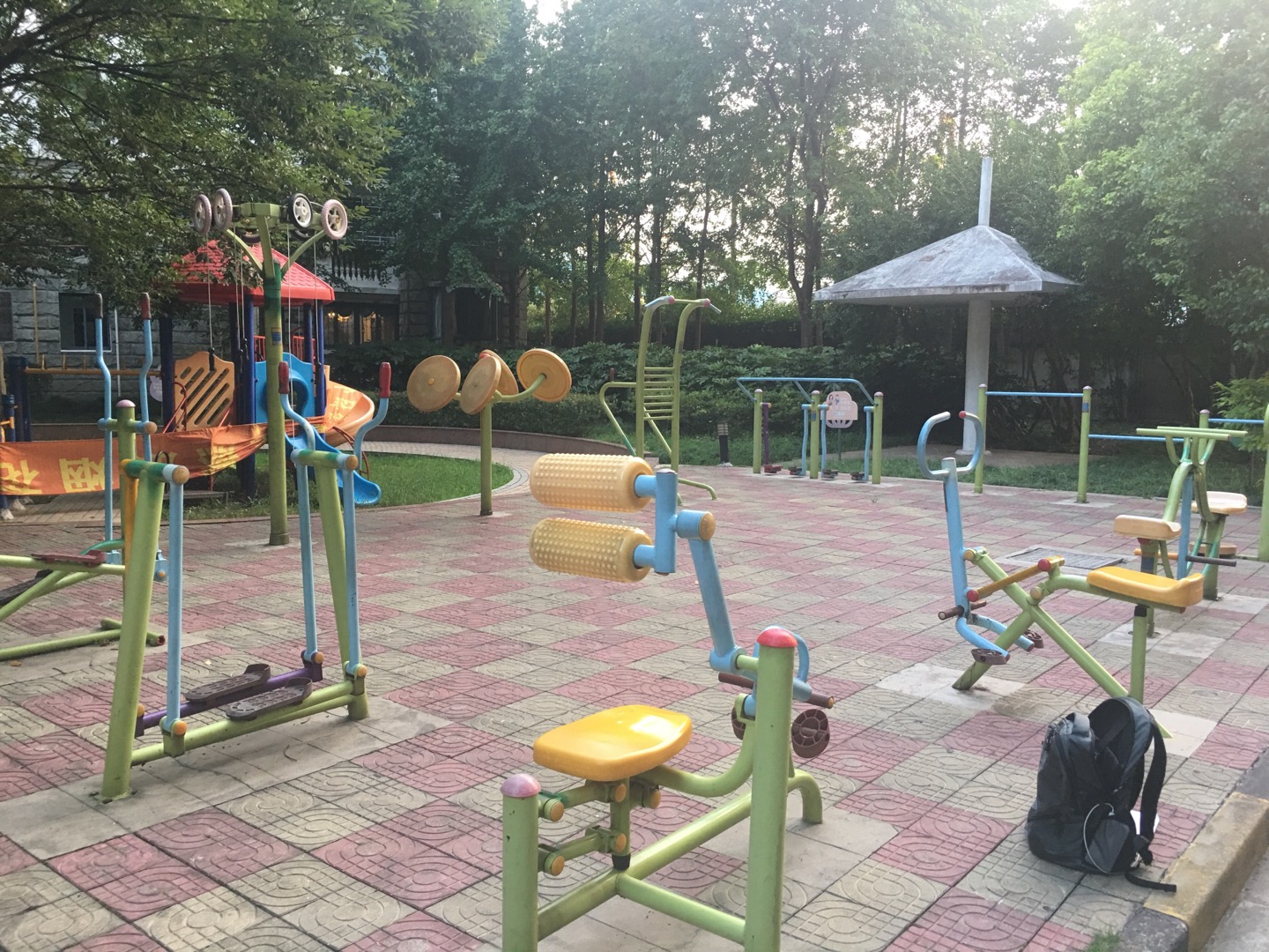 錦華居委湘府花園小區(qū)點(diǎn)