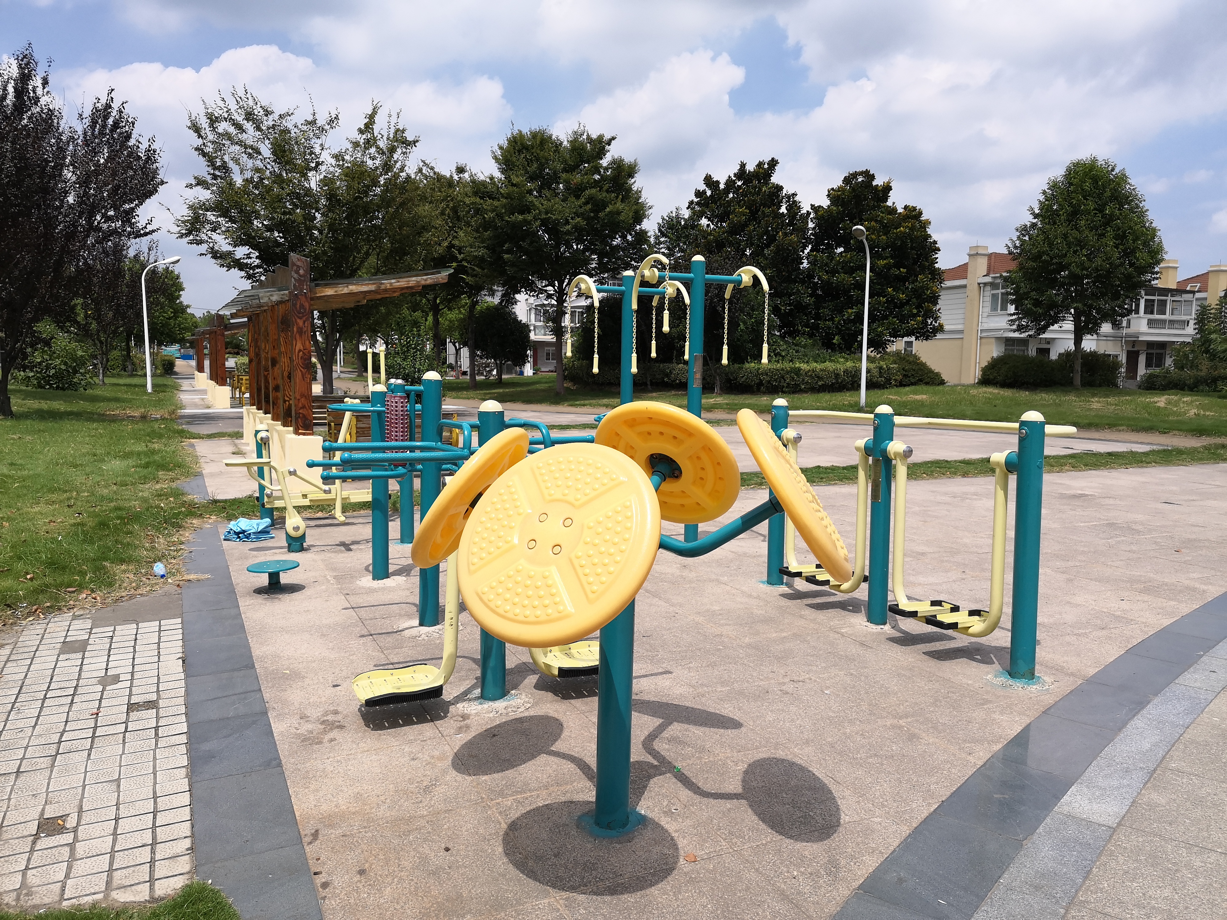 新寶社區(qū)中心廣場健身點