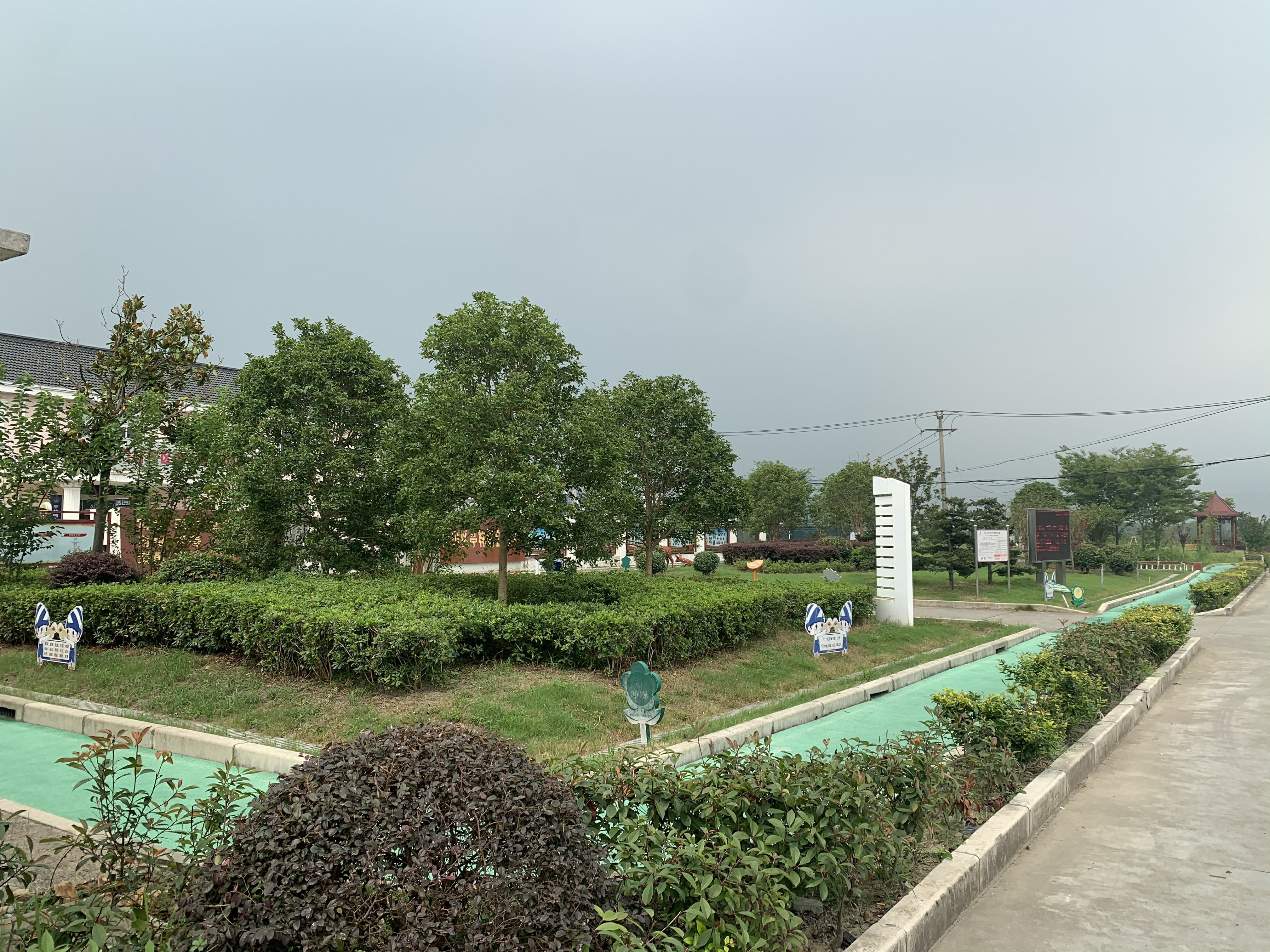 百家村松衛(wèi)南路松金公路交界處健身點