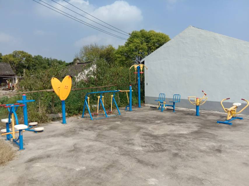 堡鎮(zhèn)財貿(mào)村石橋11隊倉庫健身點