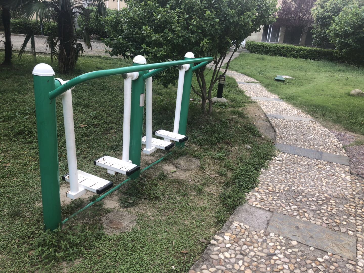 二位太空漫步機(jī)