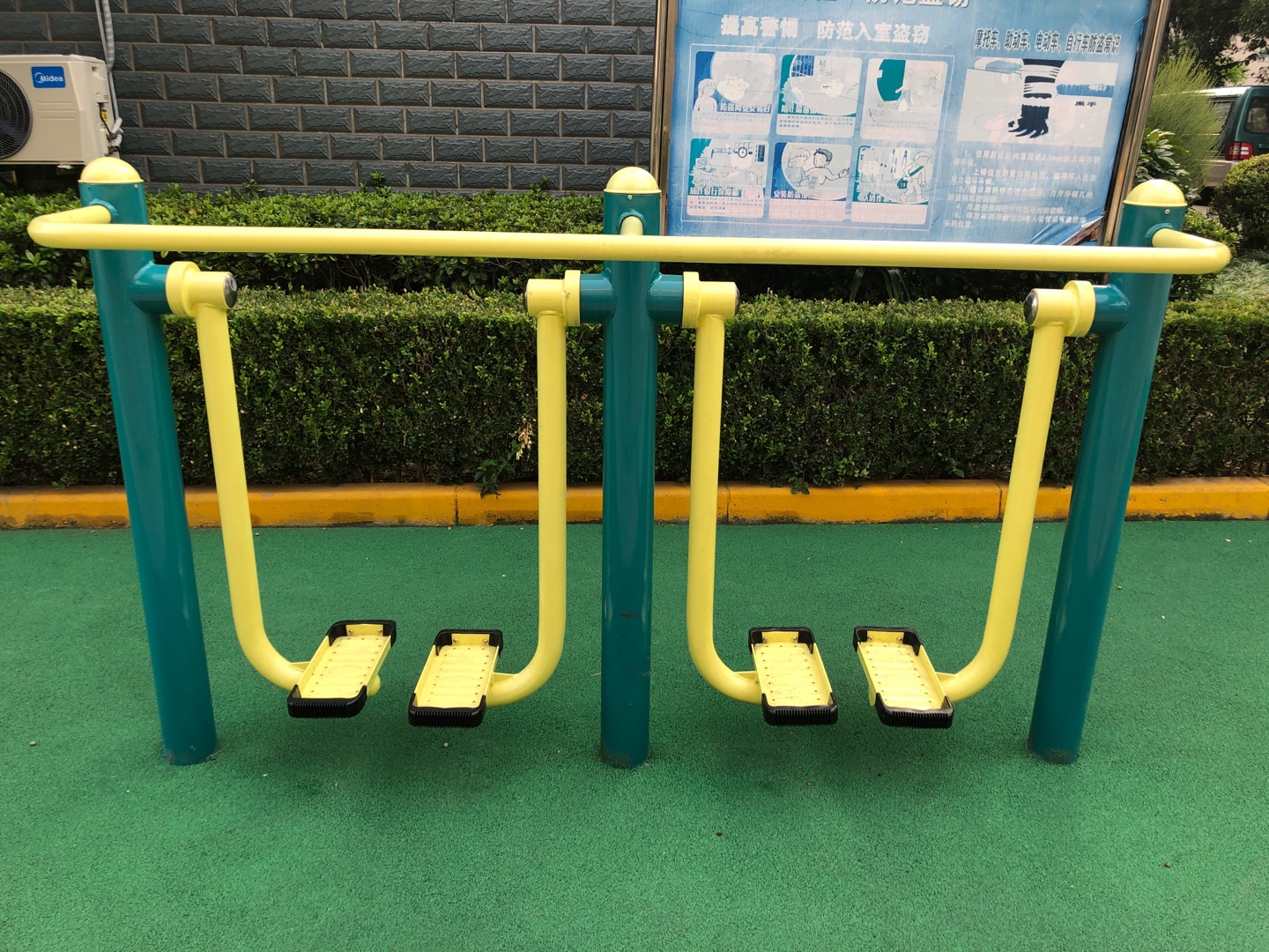 雙位太空漫步機