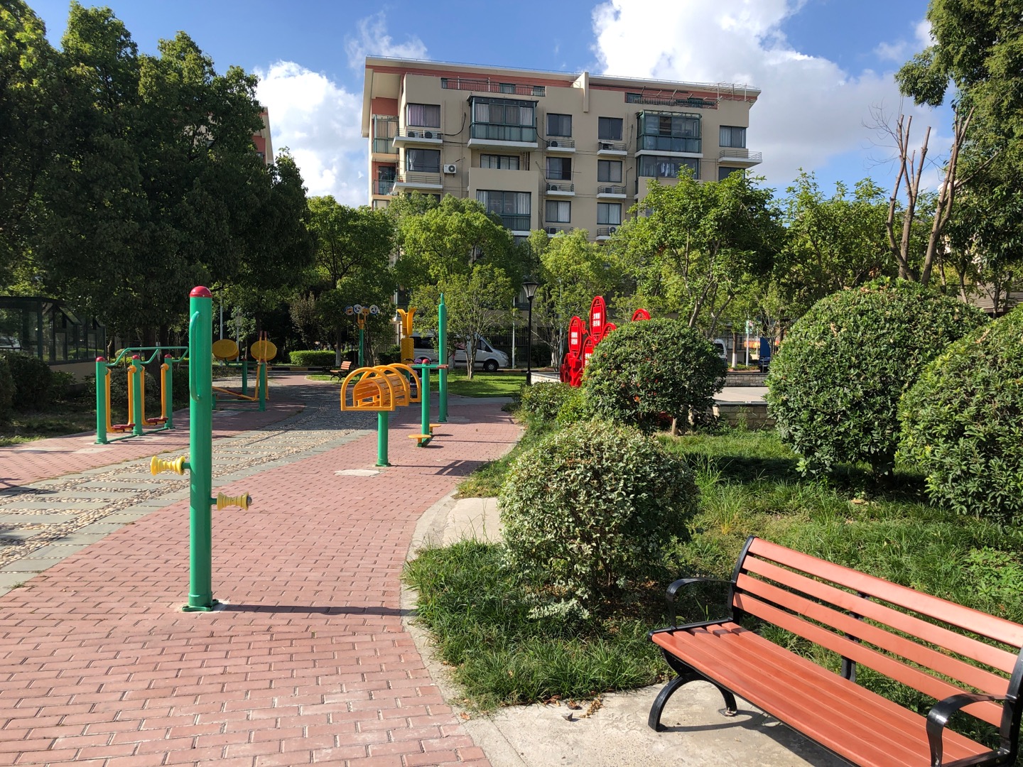 飛碟苑居委A健身苑點