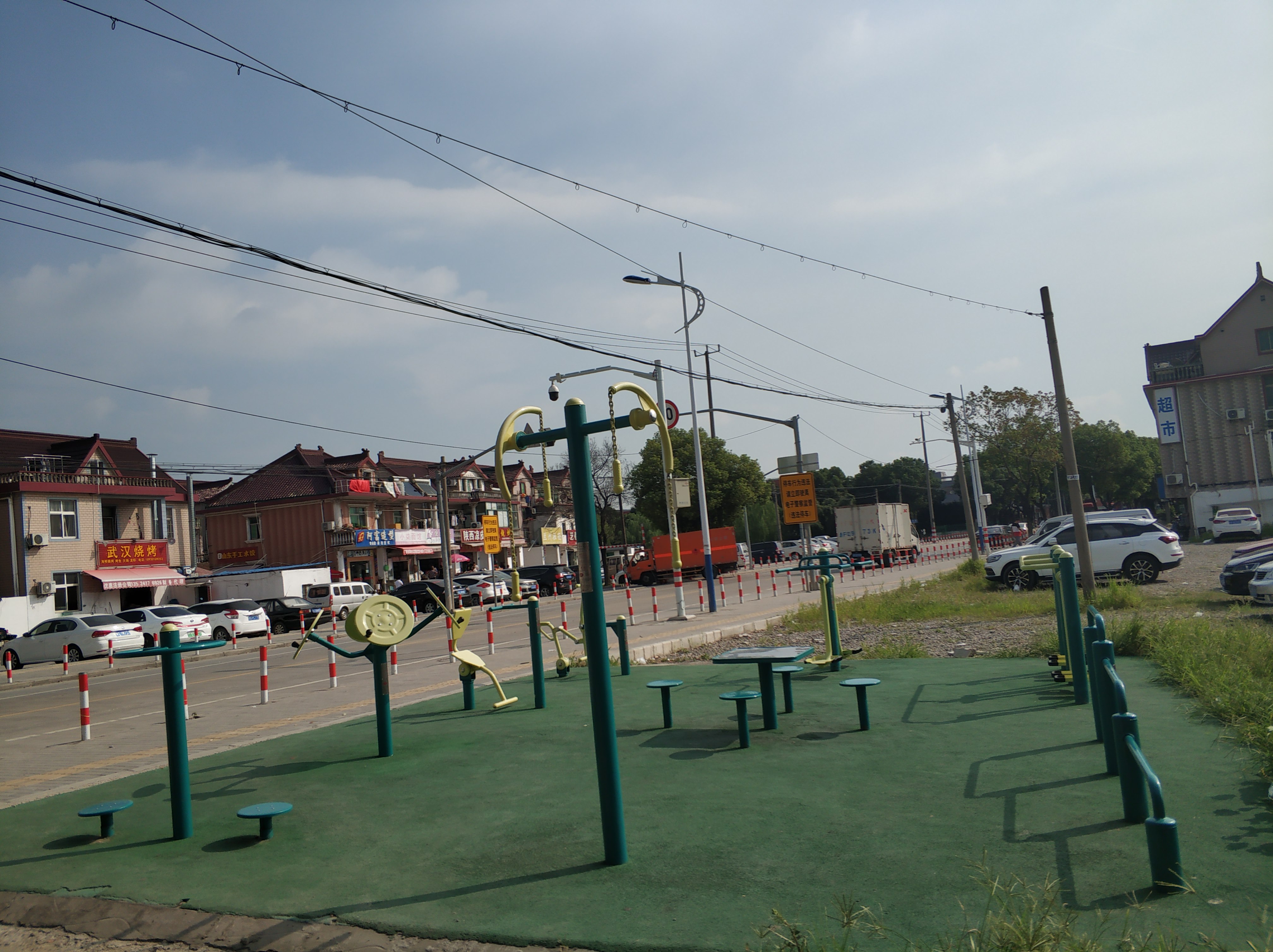 青山居委會（崧秀路崧達(dá)路）健身苑點(diǎn)