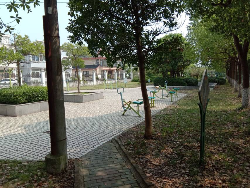 嘉富路小區(qū)東側市民健身點