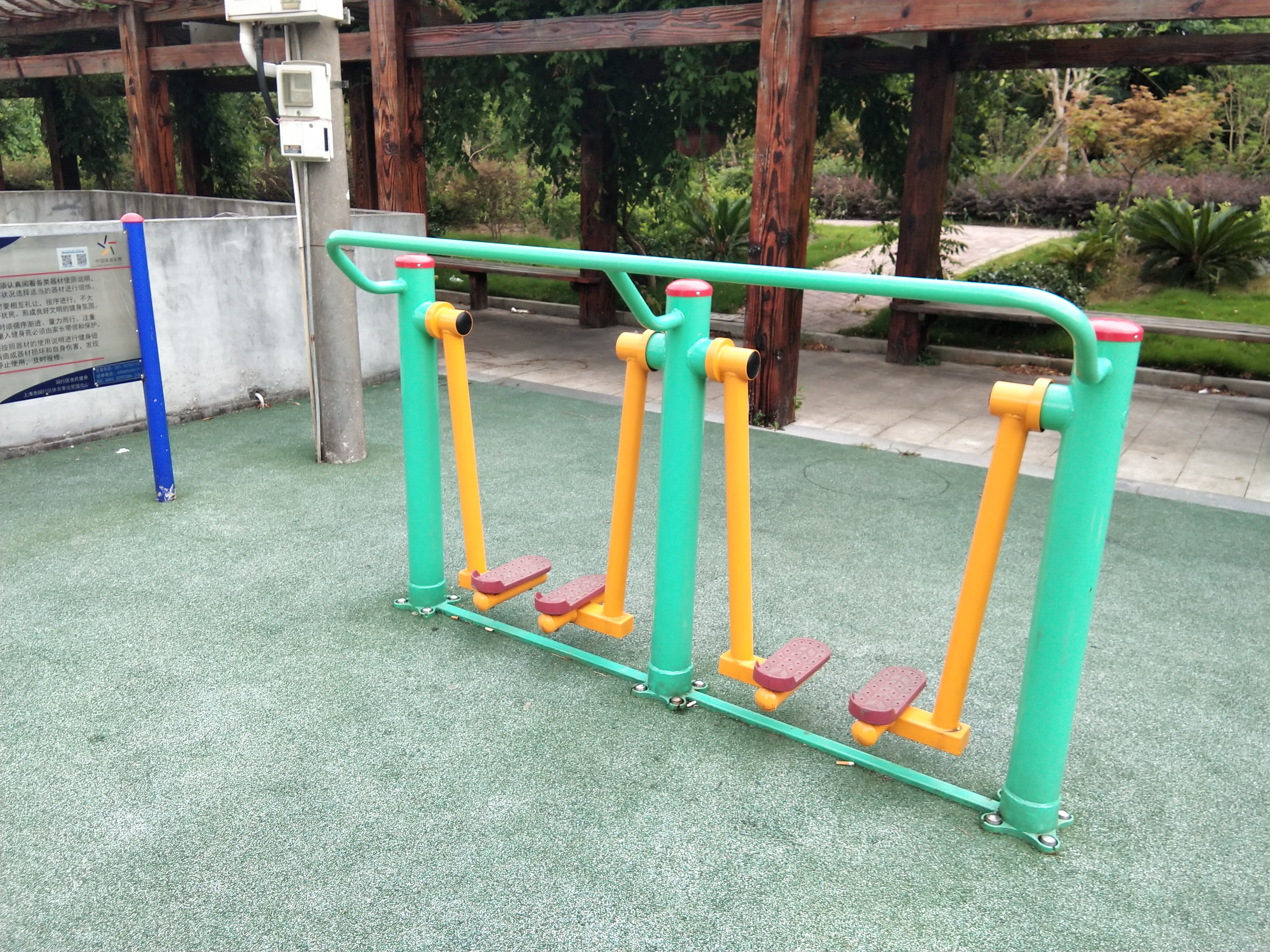 雙位太空漫步機