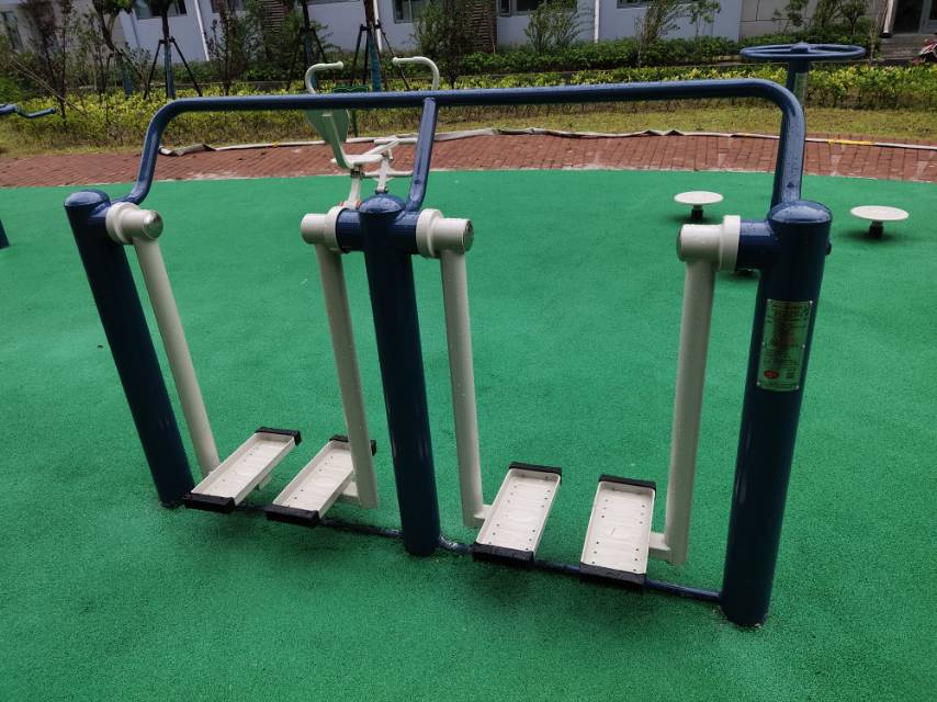 二位太空漫步機(jī)