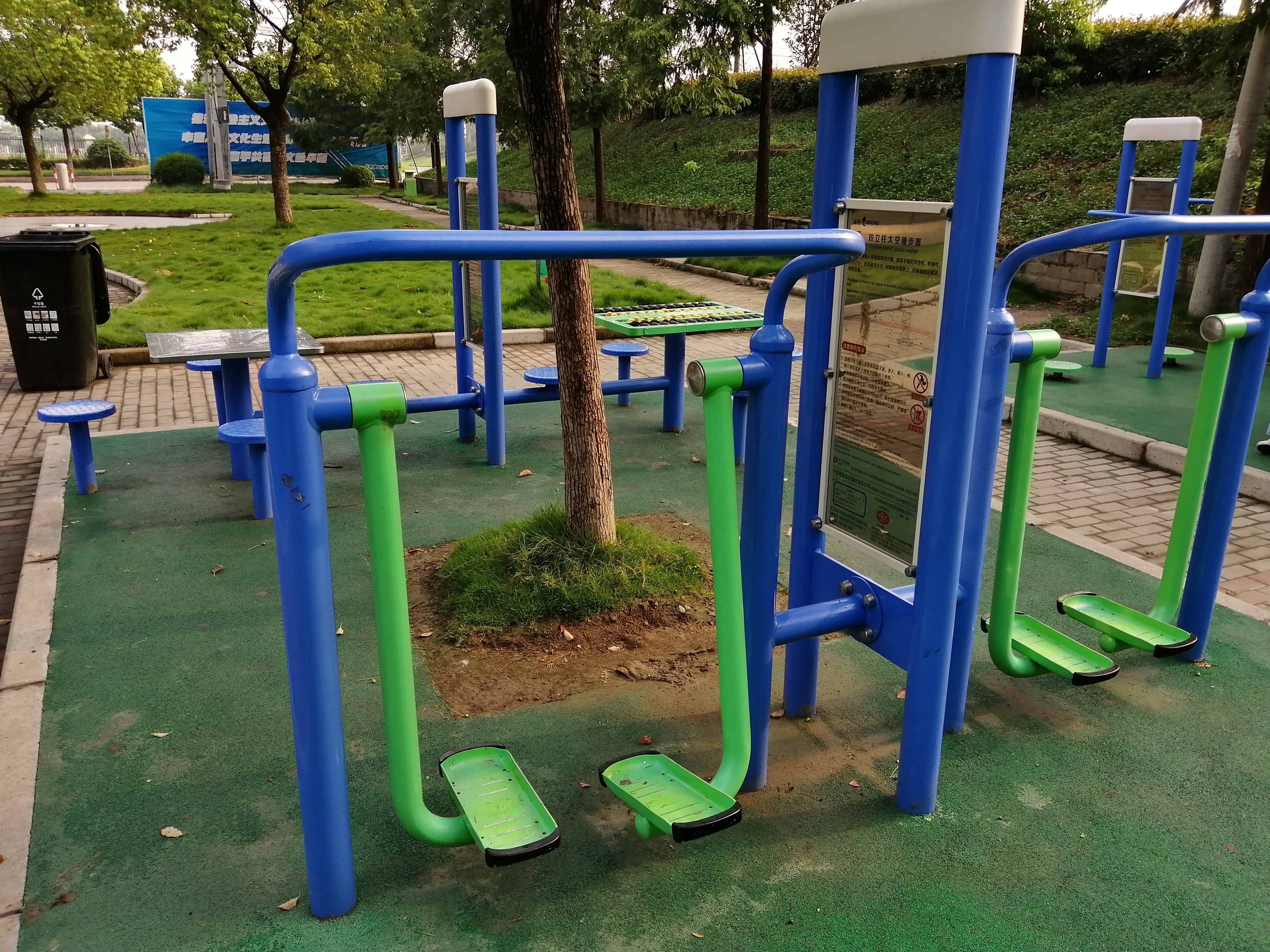 雙位太空漫步機