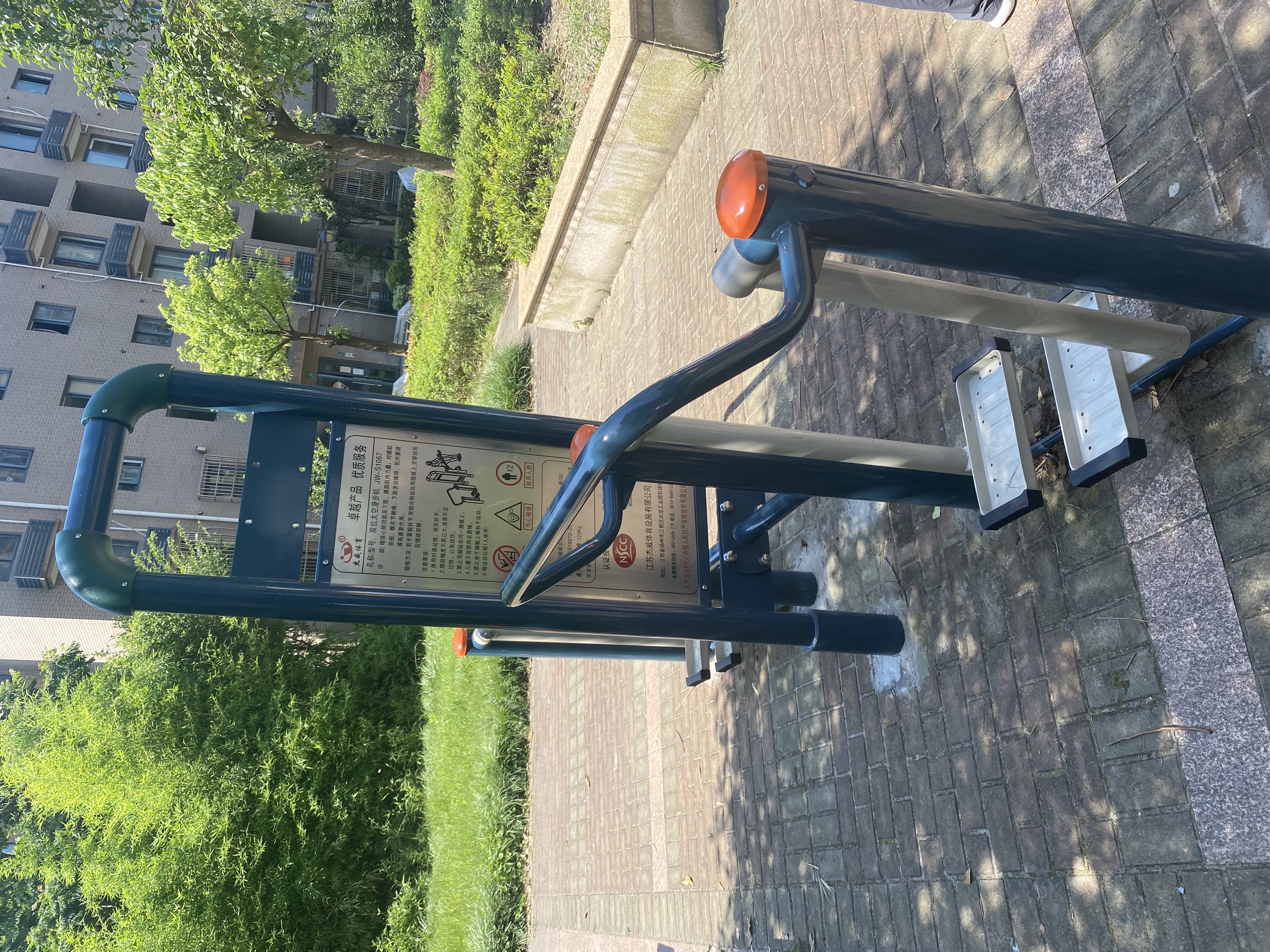 二位太空漫步機