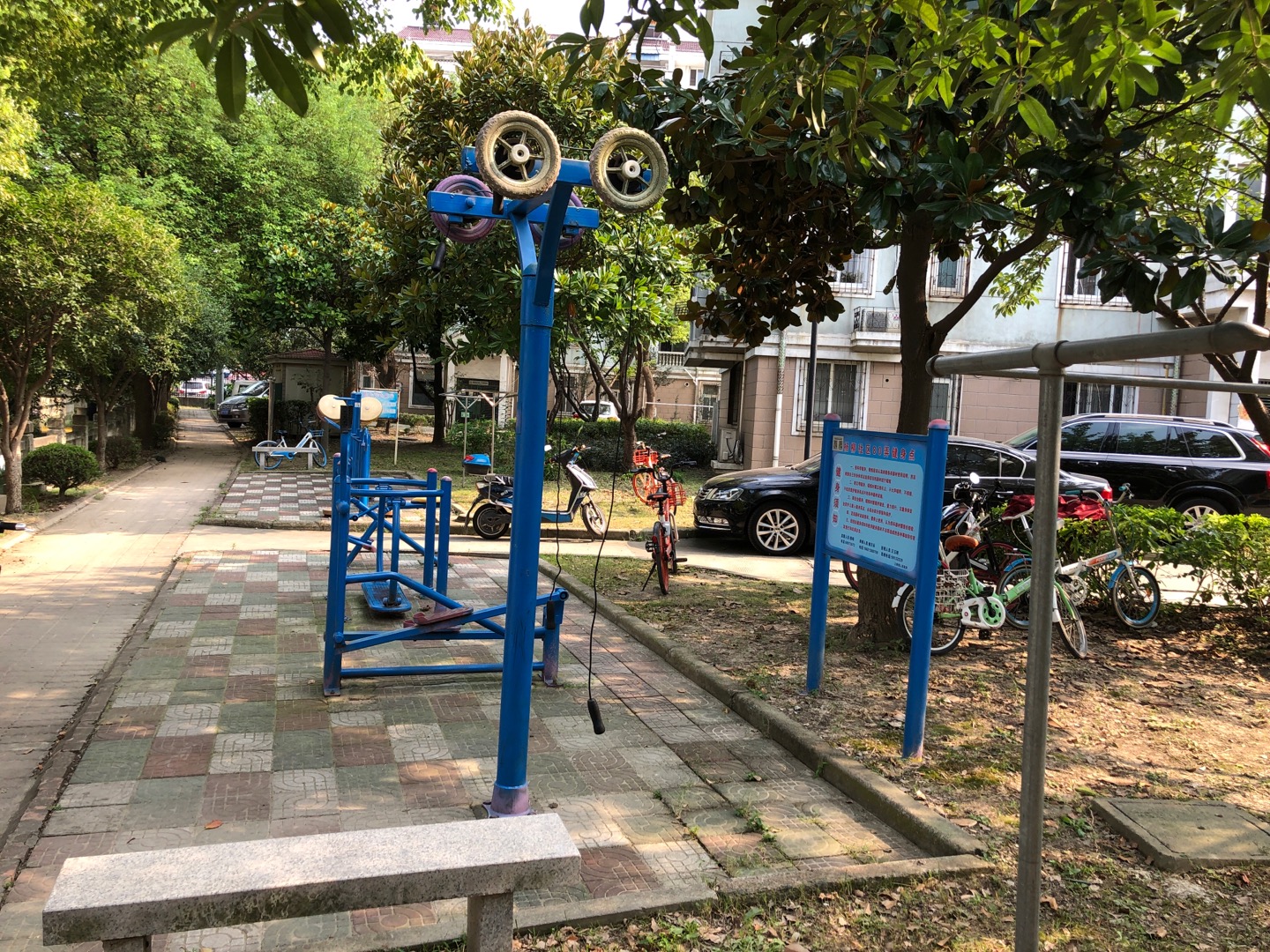 楊柳社區(qū)翔封路80弄健身點