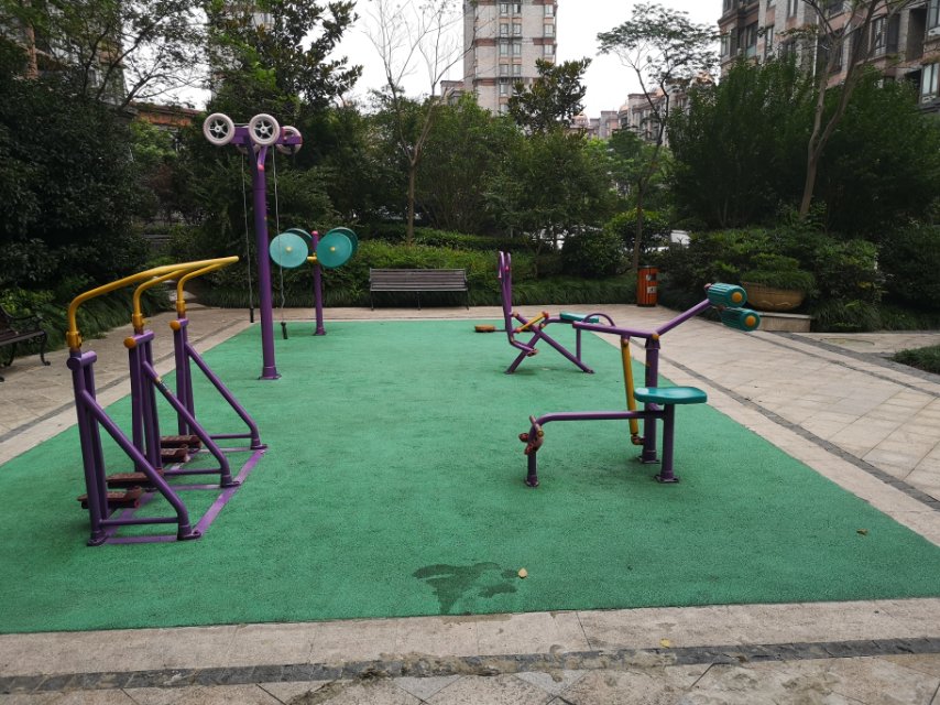 金海街道恒盛湖畔豪庭262弄健身點