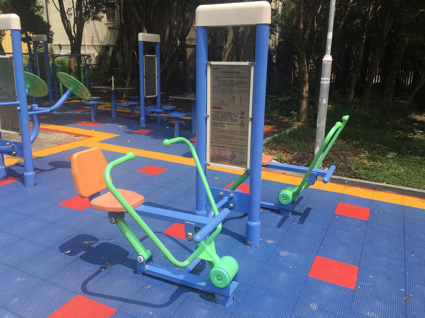 雙立柱平推平拉訓練器