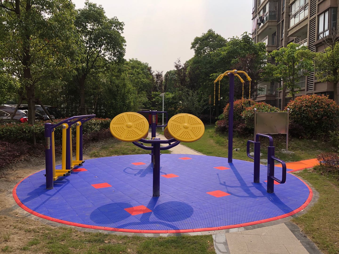 逸仙三村一居健身苑點三（殷馨花苑2期）