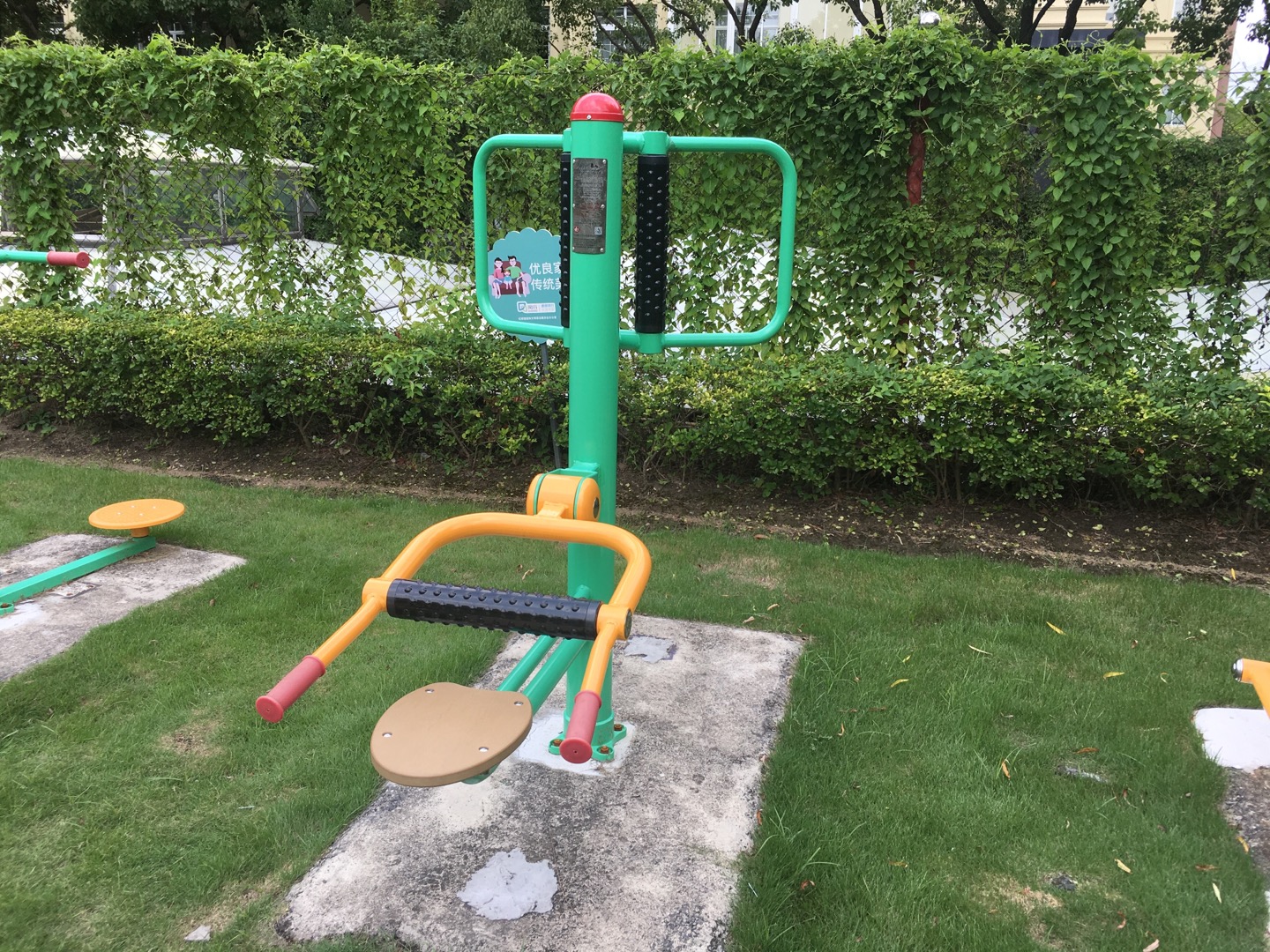 坐式腰背按摩器