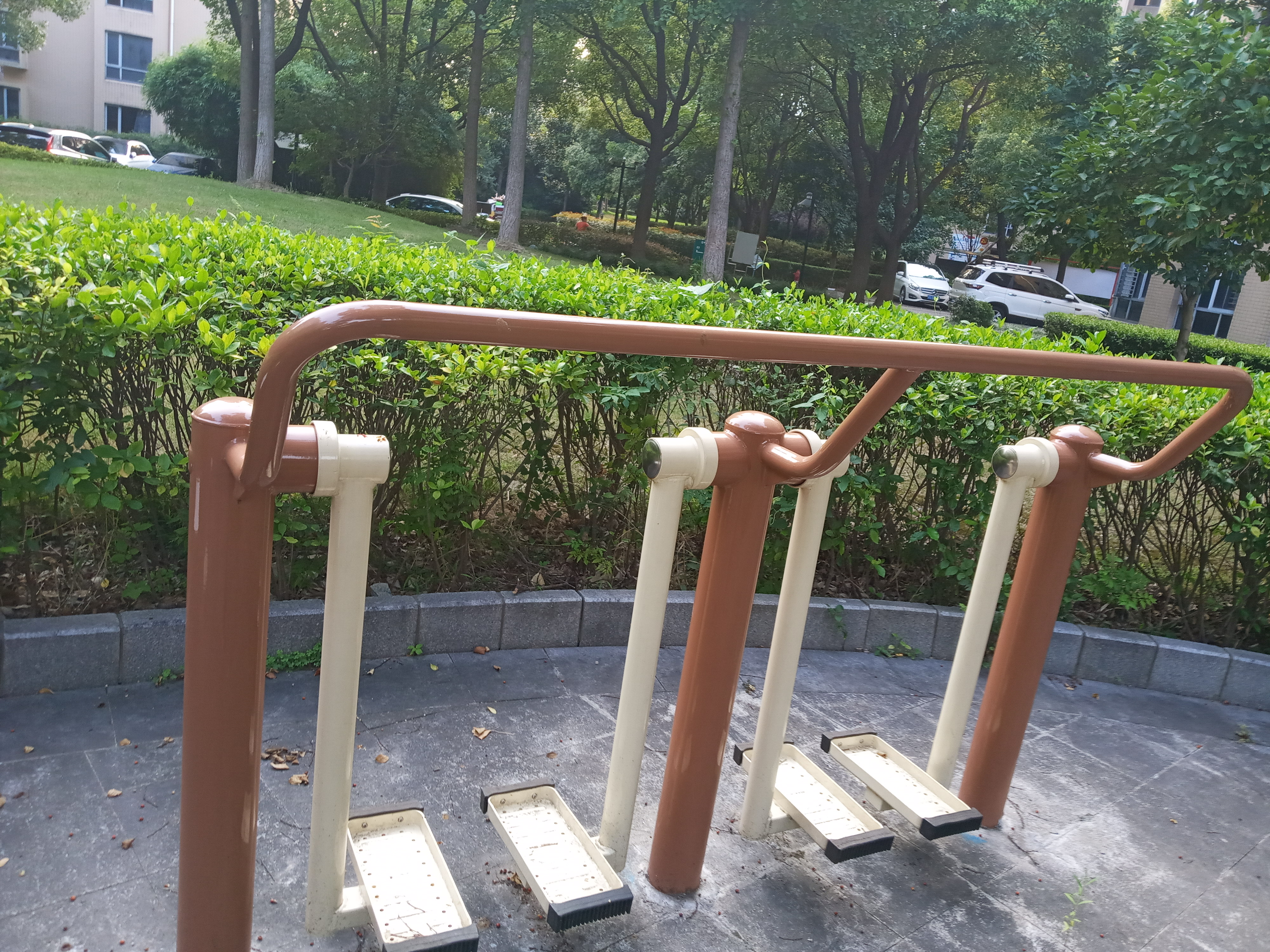 二位太空漫步機(jī)