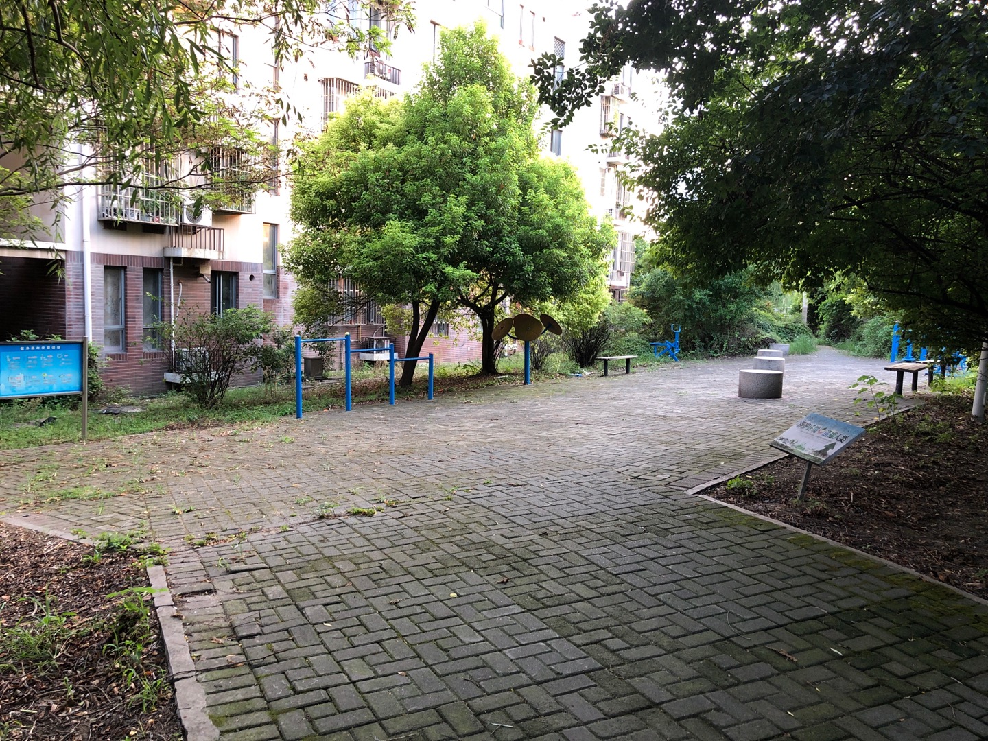 江橋鎮(zhèn)金岸社區(qū)健身點(diǎn)2