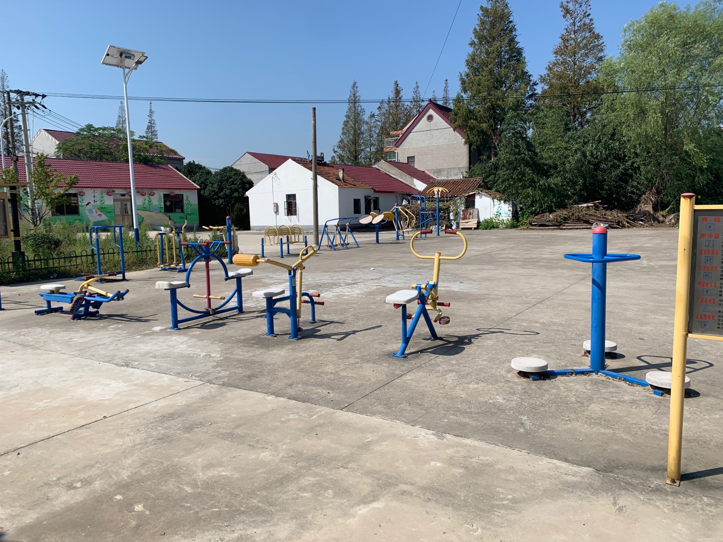 堡鎮(zhèn)永和村12隊(duì)健身點(diǎn)