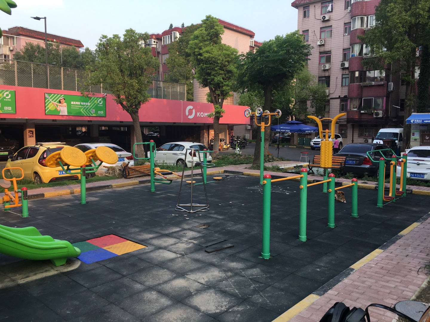 龍柏一村一佳信花苑點