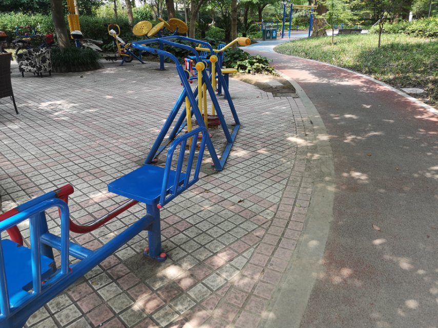 梅隴鎮(zhèn)文體中心健身苑