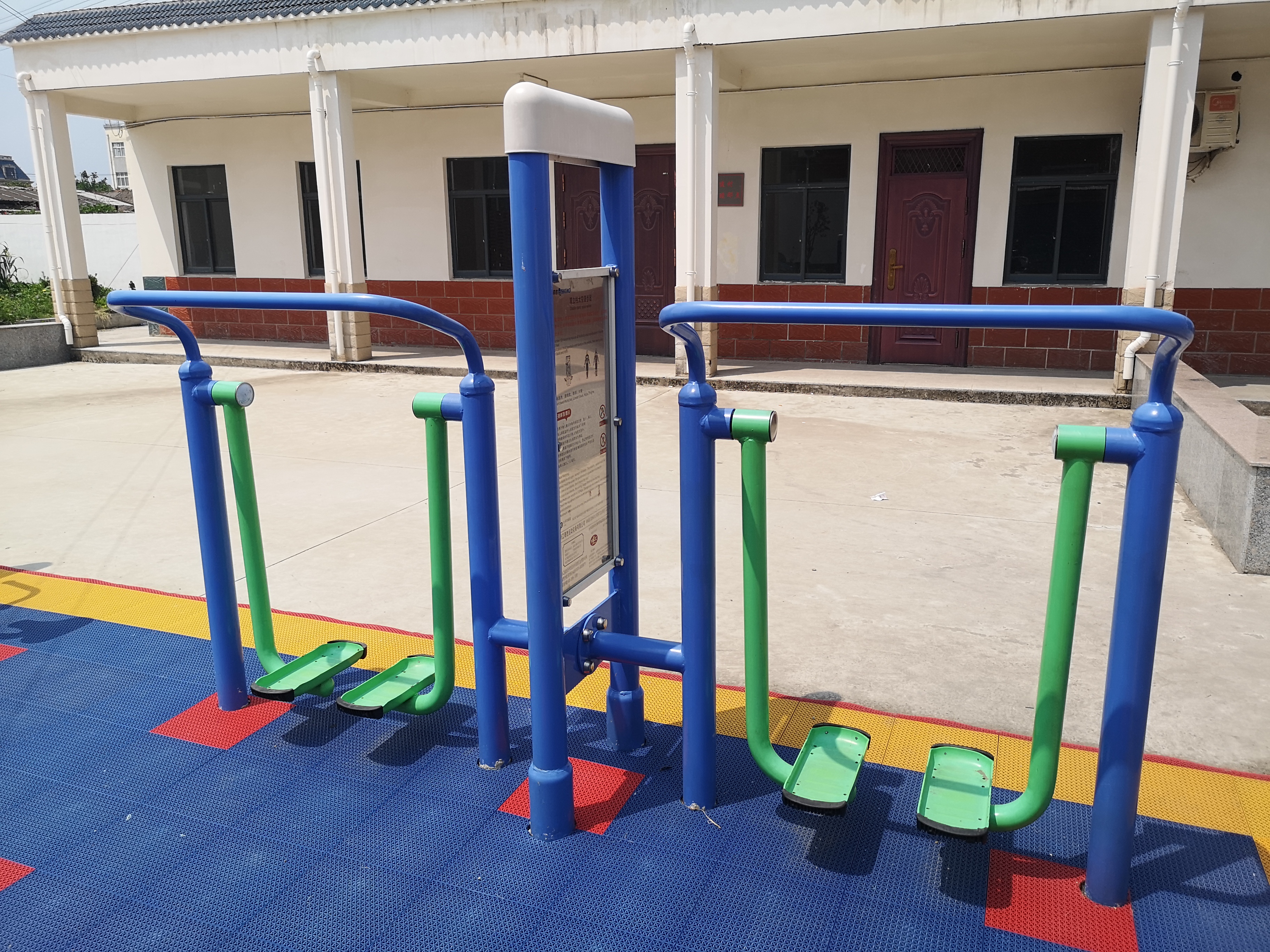 雙立柱太空漫步器