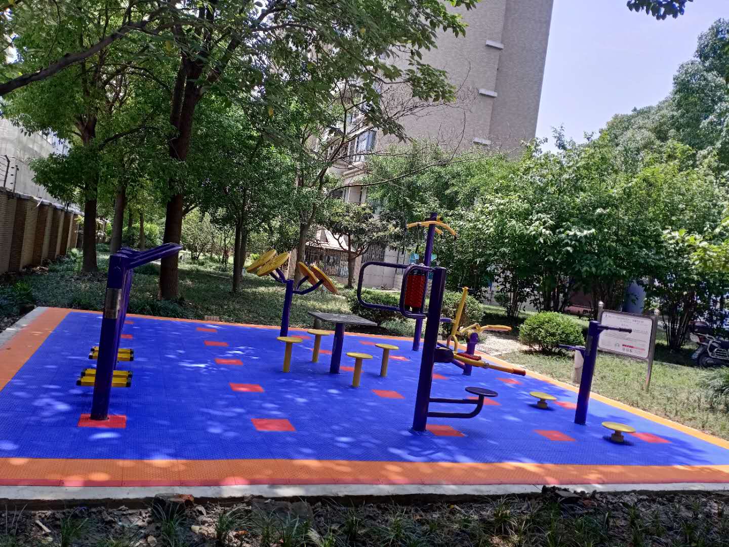 逸仙三村一居健身苑點二（殷馨花苑1期）