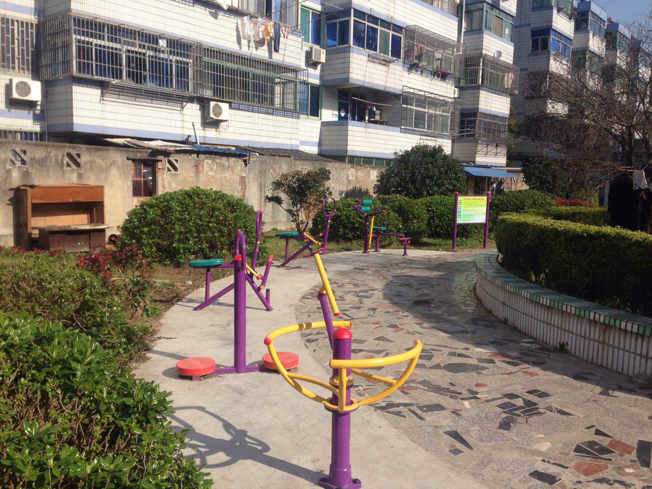 奉城鎮(zhèn)洪廟菜場(chǎng)南苑市民益智健身苑點(diǎn)