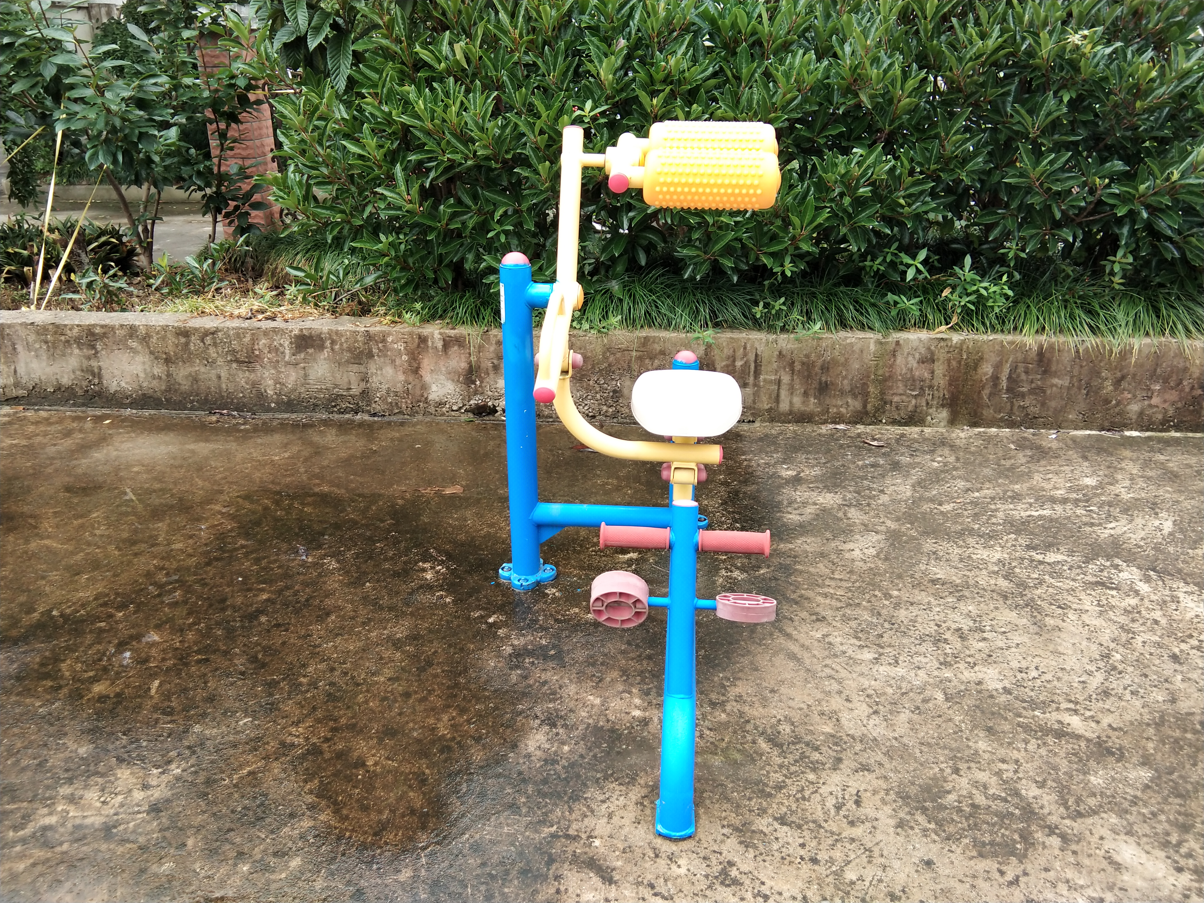 自重腹背鍛煉器