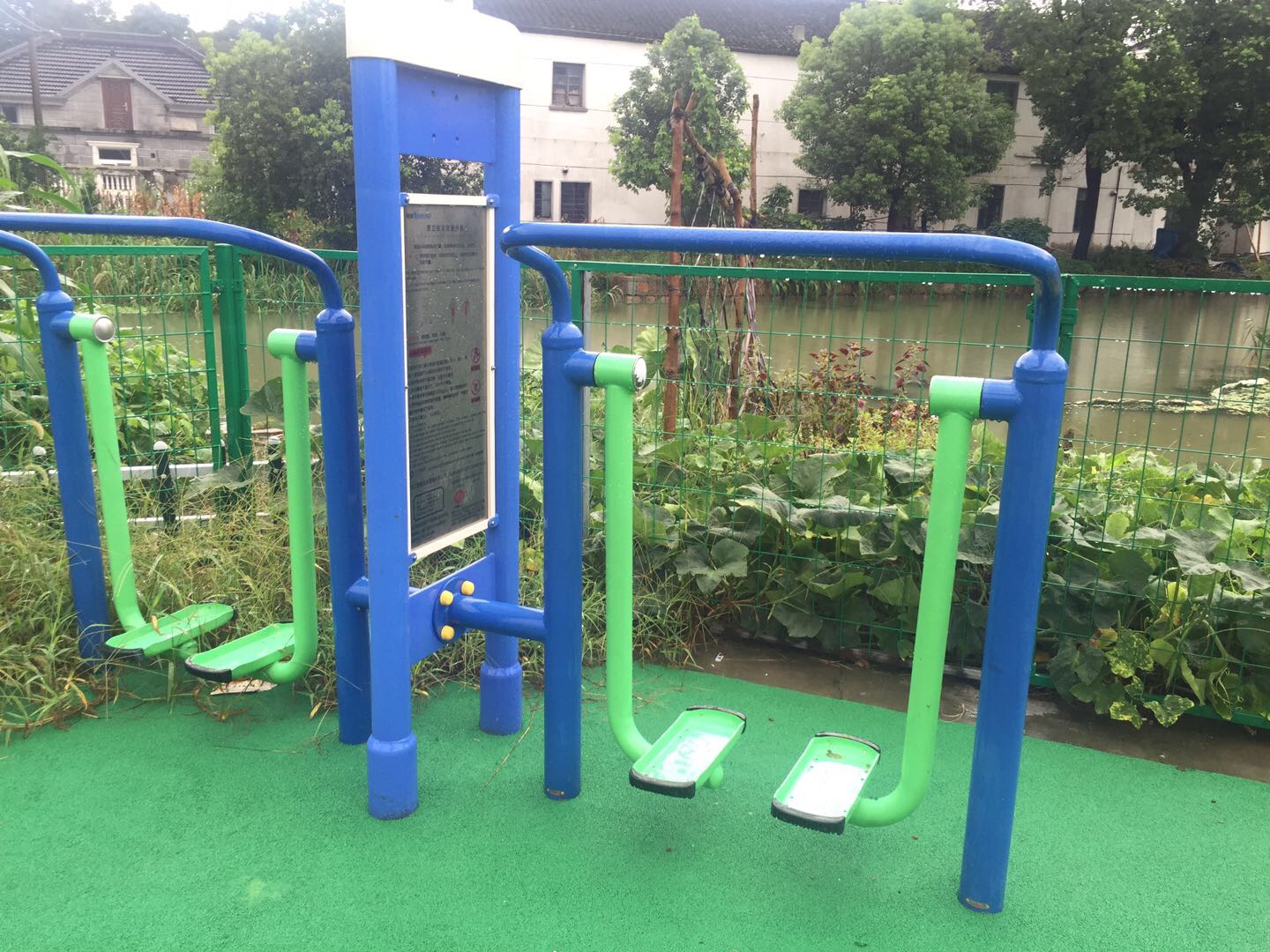 雙立柱太空漫步器