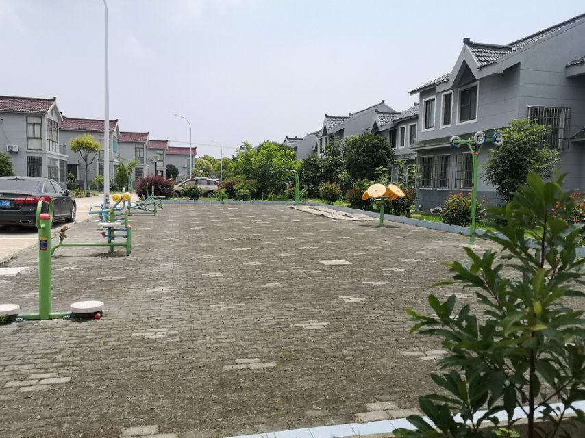 胡橋村大樹(shù)中心村健身點(diǎn)