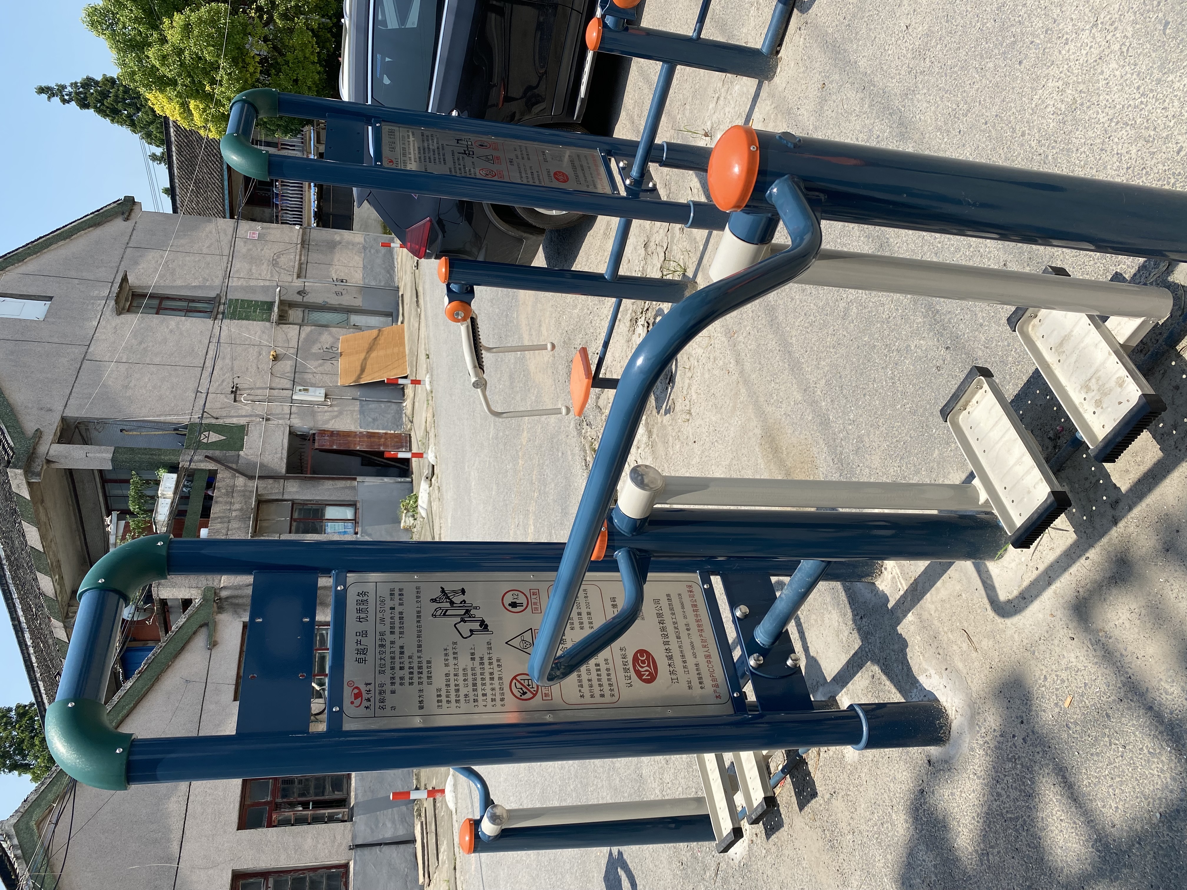 二位太空漫步機(jī)