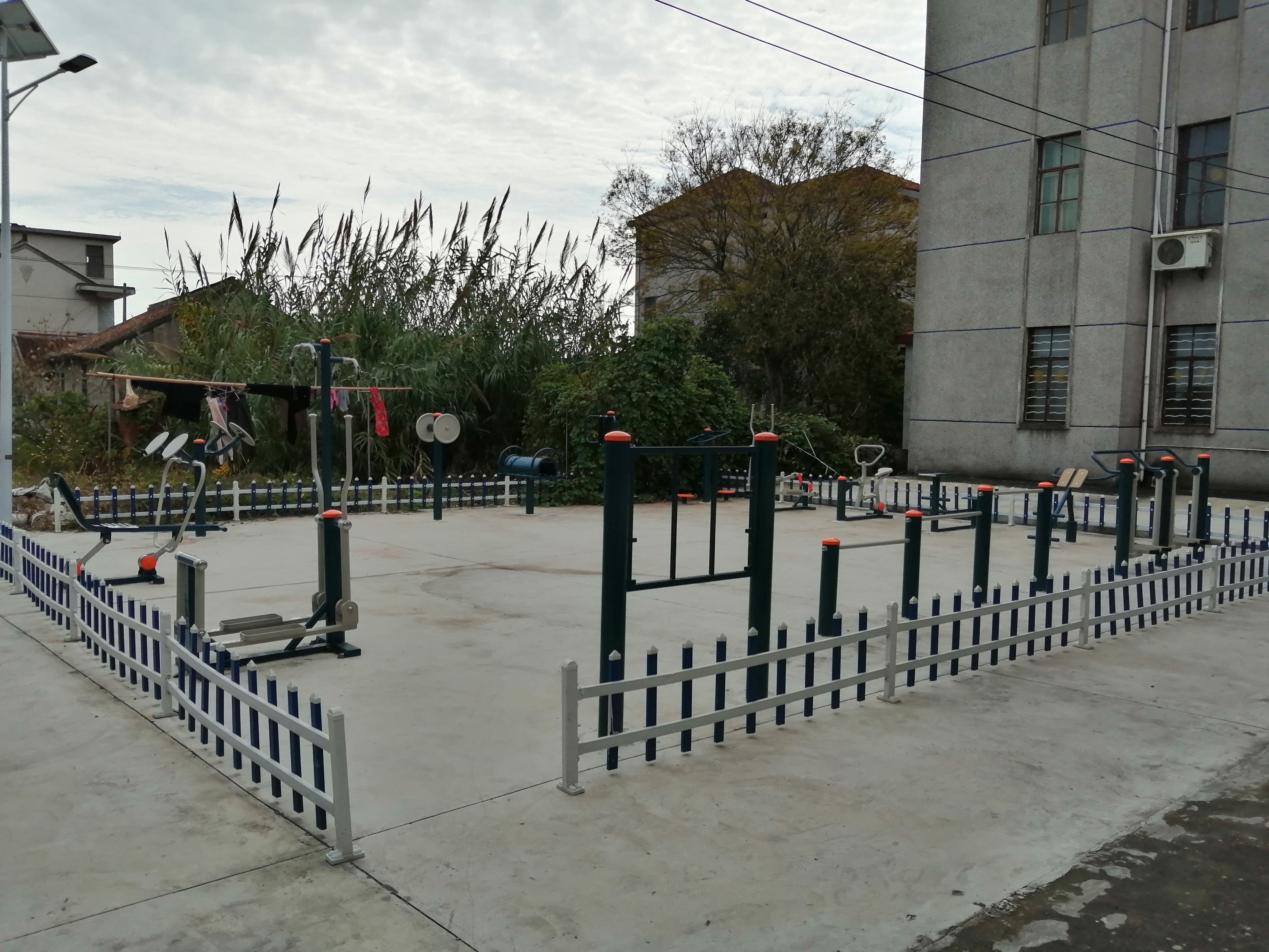 東蘭三居居委C健身苑點(diǎn)