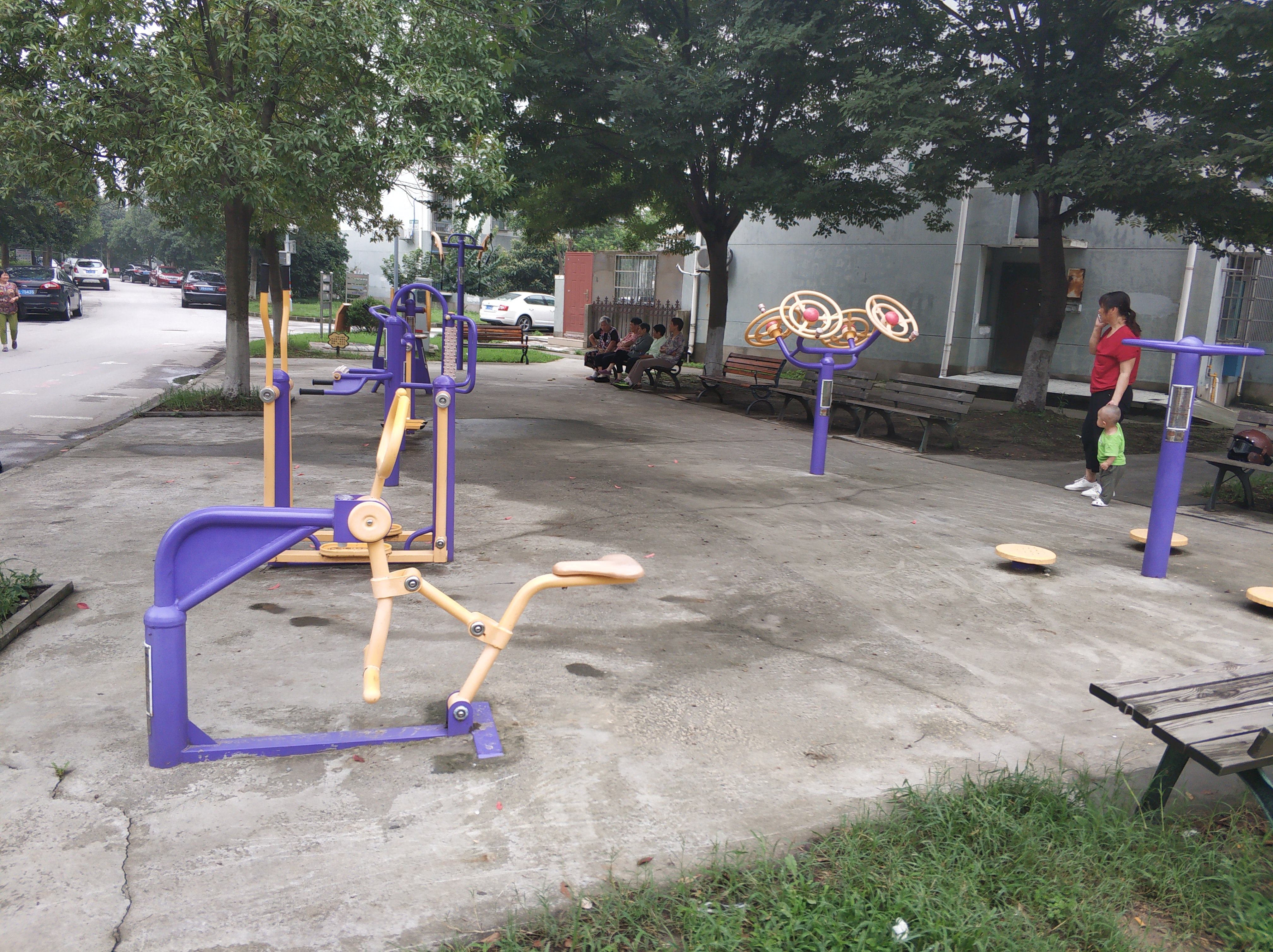 民佳社區(qū)54號樓東面健身點(diǎn)