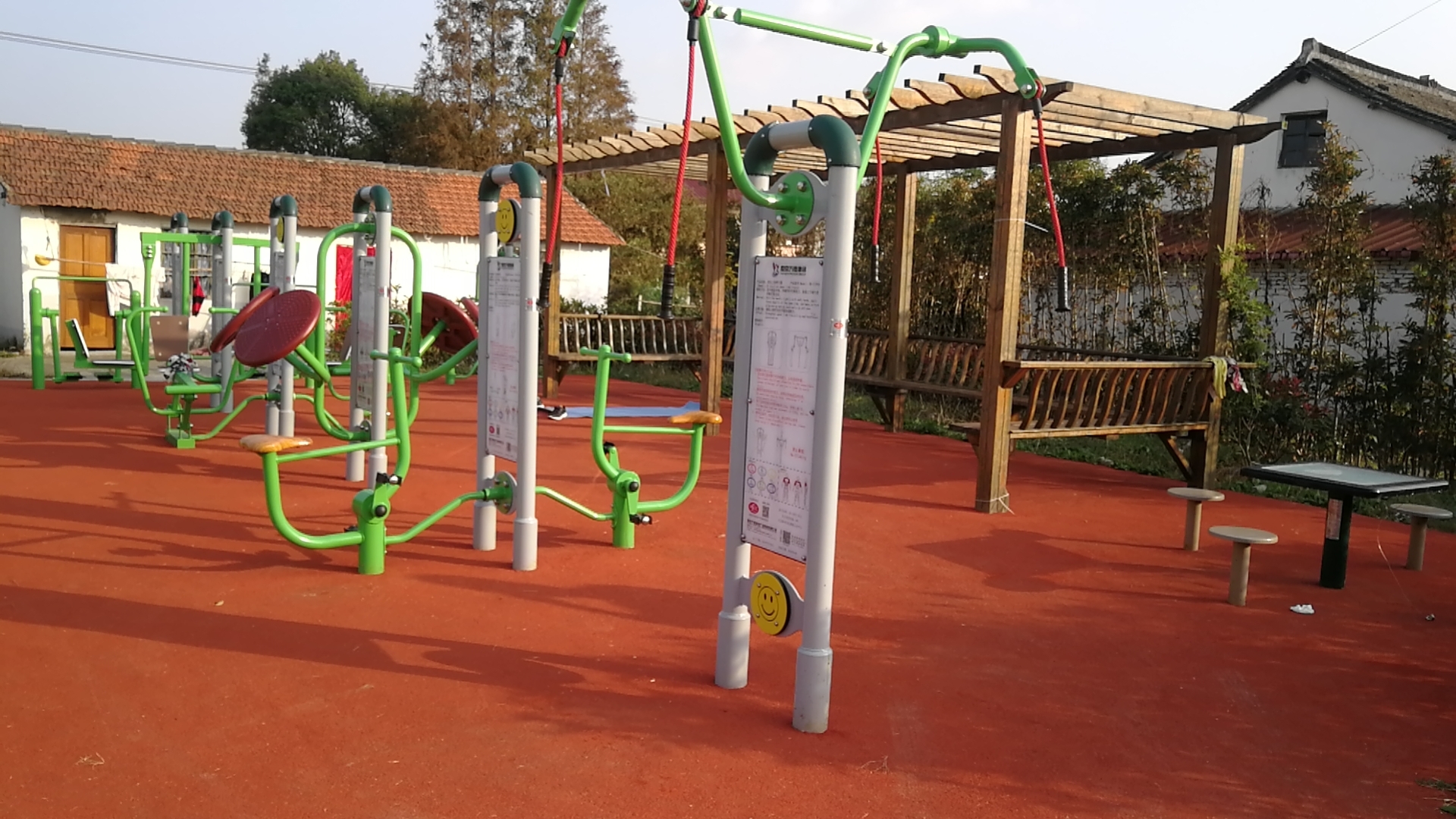 莊行鎮(zhèn)西校村1組市民益智健身苑點(diǎn)