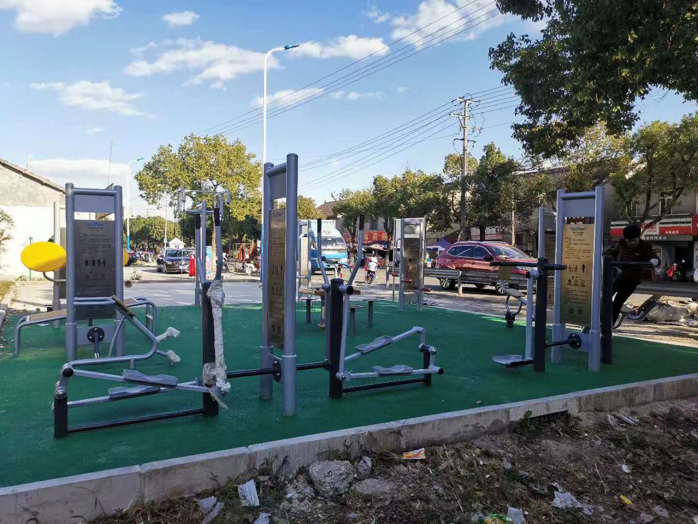勞動村興隆市民健身點(diǎn)