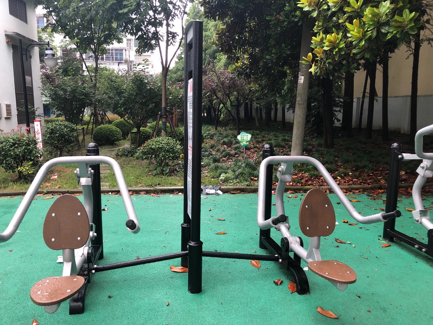 自重式下壓訓練器