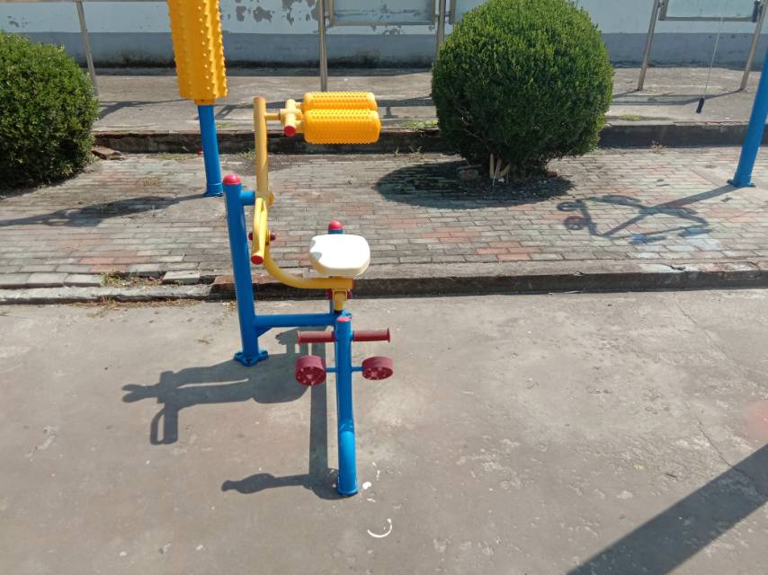 自重腹背鍛煉器