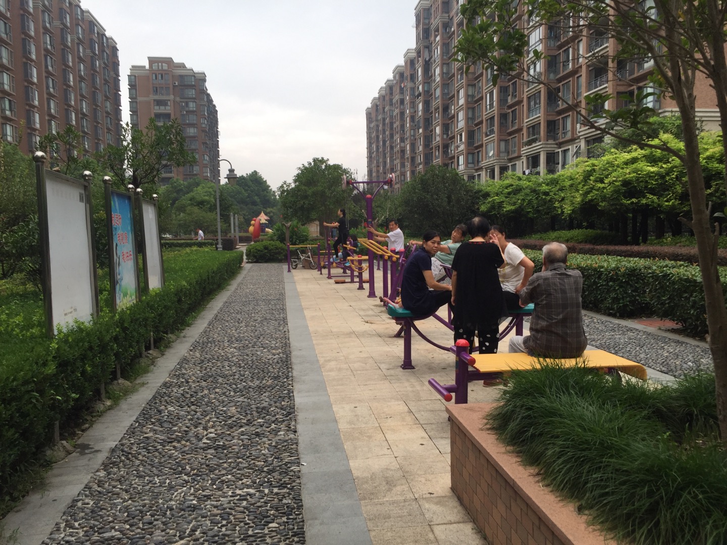 華漕二居委萬博家園健身點(diǎn)