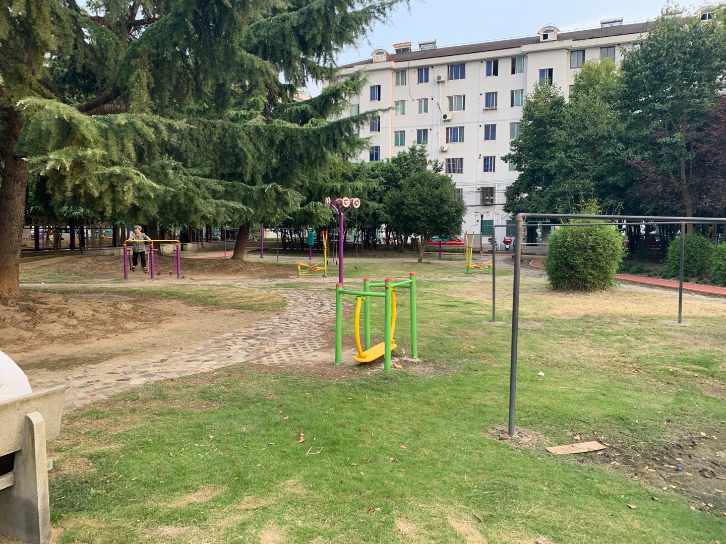 藍(lán)天二村社區(qū)廣場(chǎng)健身點(diǎn)