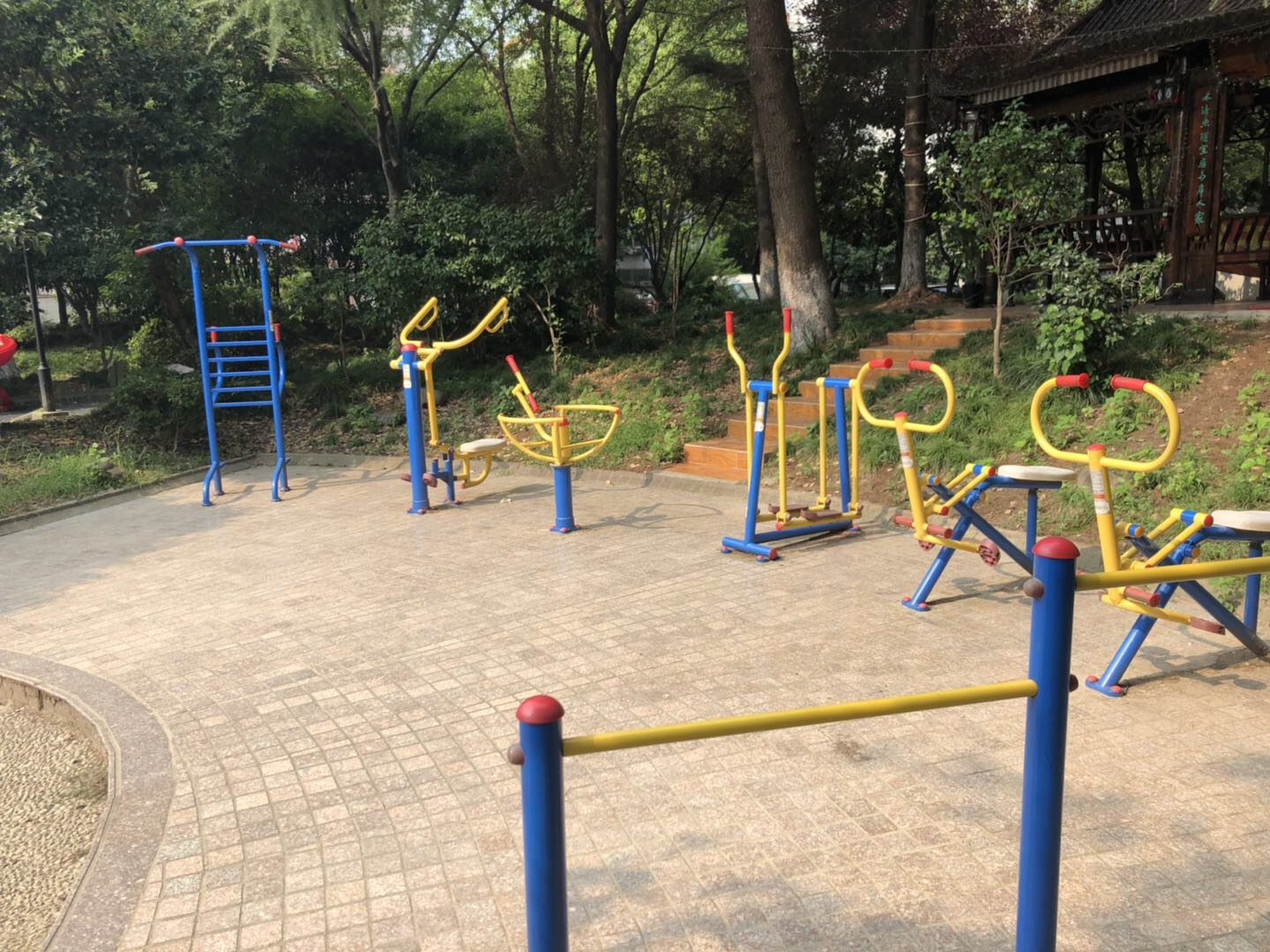 華梅花苑居委A健身苑點