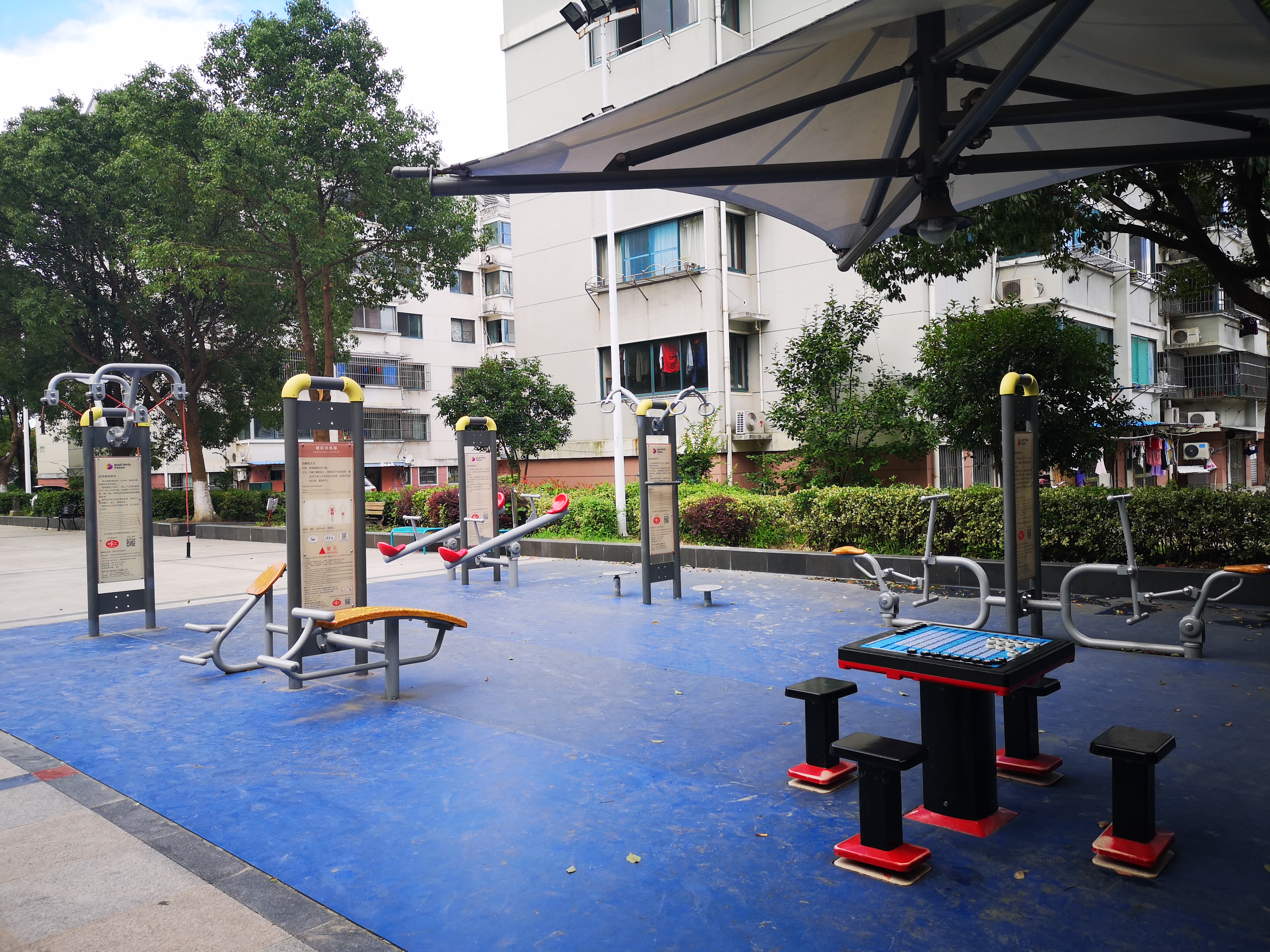 柘林鎮(zhèn)目華新村市民益智示范健身苑