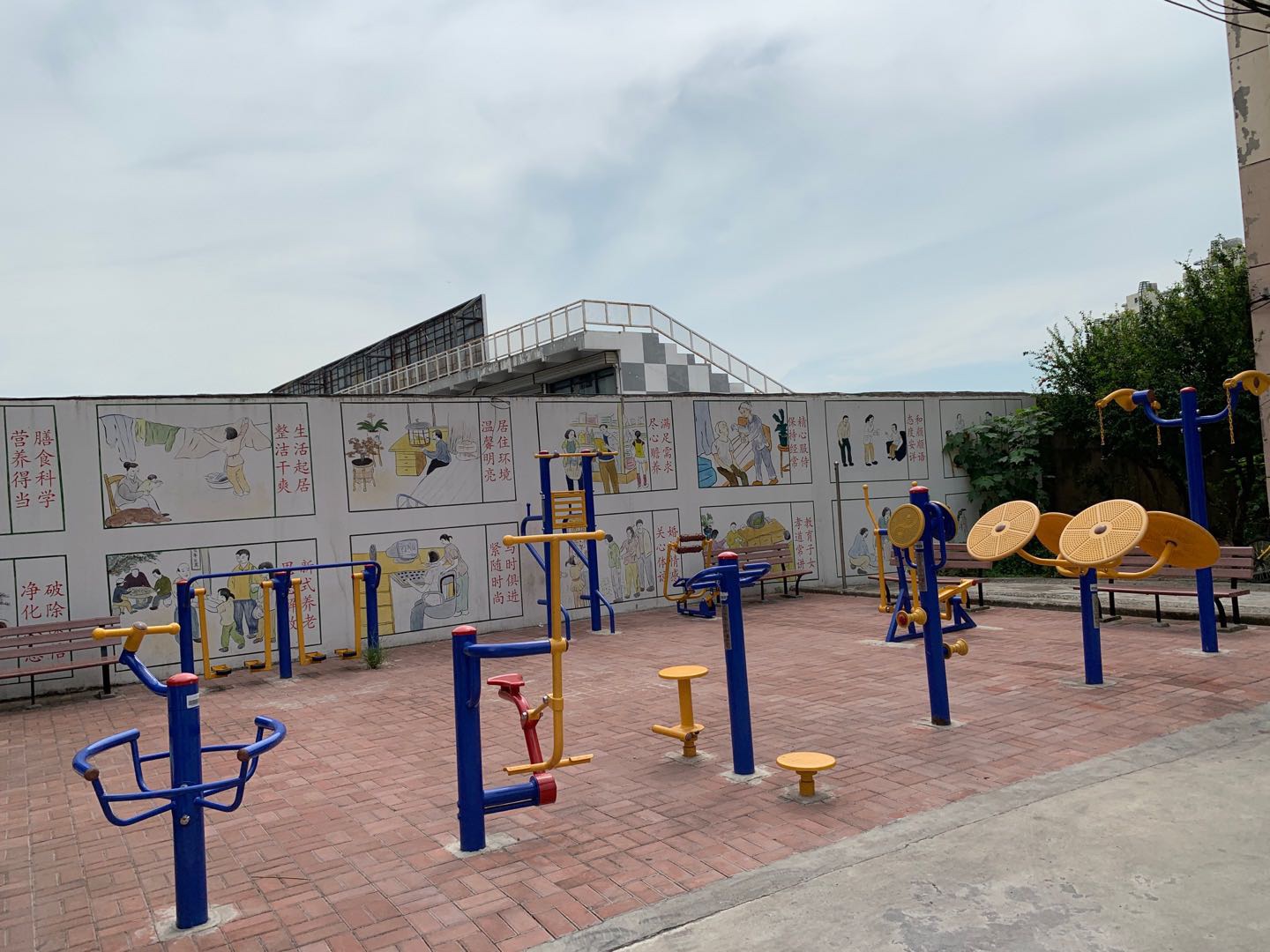 張華浜居委長江路68號健身點