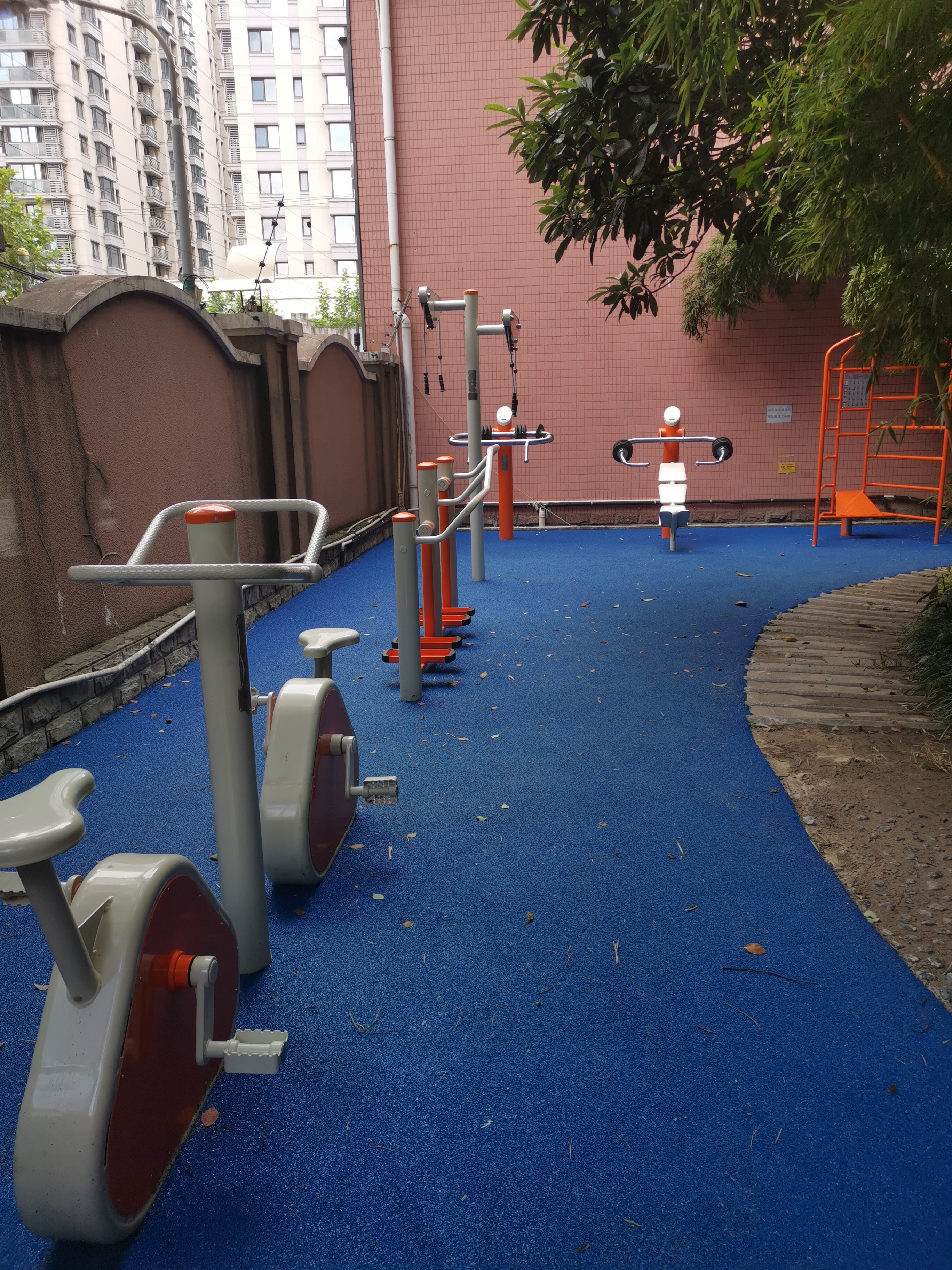 復(fù)旦居委健身苑