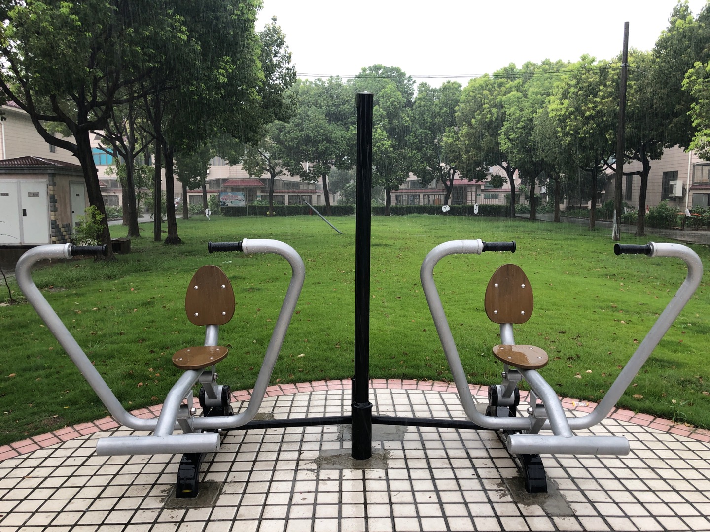 自重式劃船訓(xùn)練器