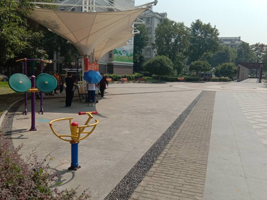 江秋翠鑫苑一區(qū)健身點(diǎn)